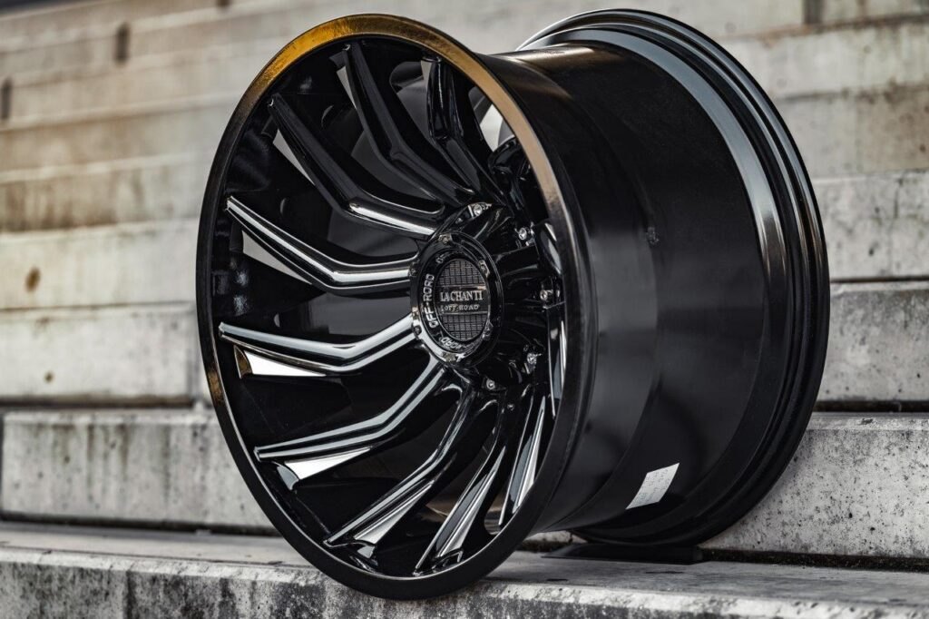 La Chanti OF12 | Glossy Black Milled · 10J×20" · ET0 | 6x139.7 — Bild 3