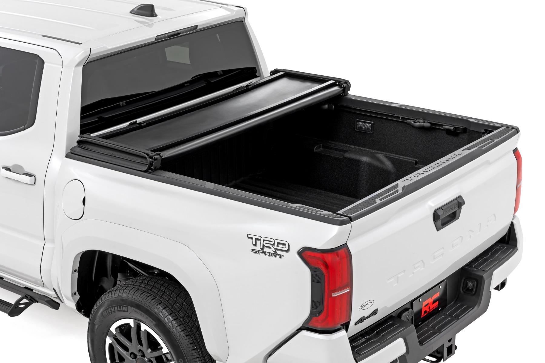 Weiche, dreifach faltbare Ladeflächenabdeckung | 5' Ladefläche | Doppelkabine | Toyota Tacoma 2WD/4WD (24–26) — Bild 2