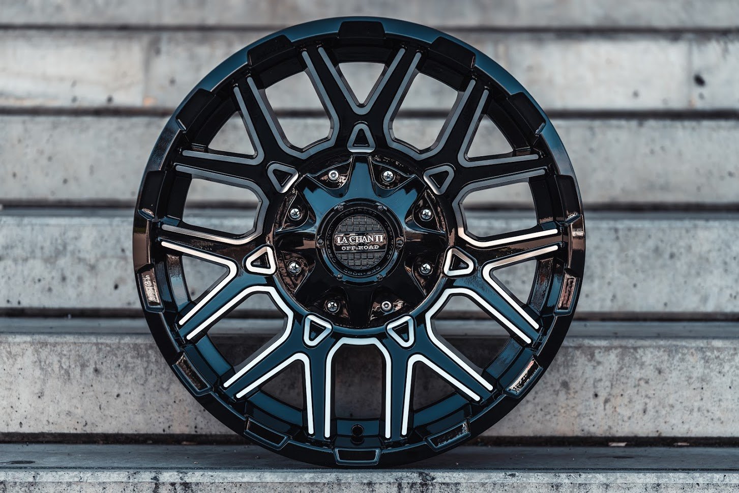 La Chanti OF2 | Glossy Black Machine Face · 10J×20" · ET-19 | 5x114.3 / 5x139.7