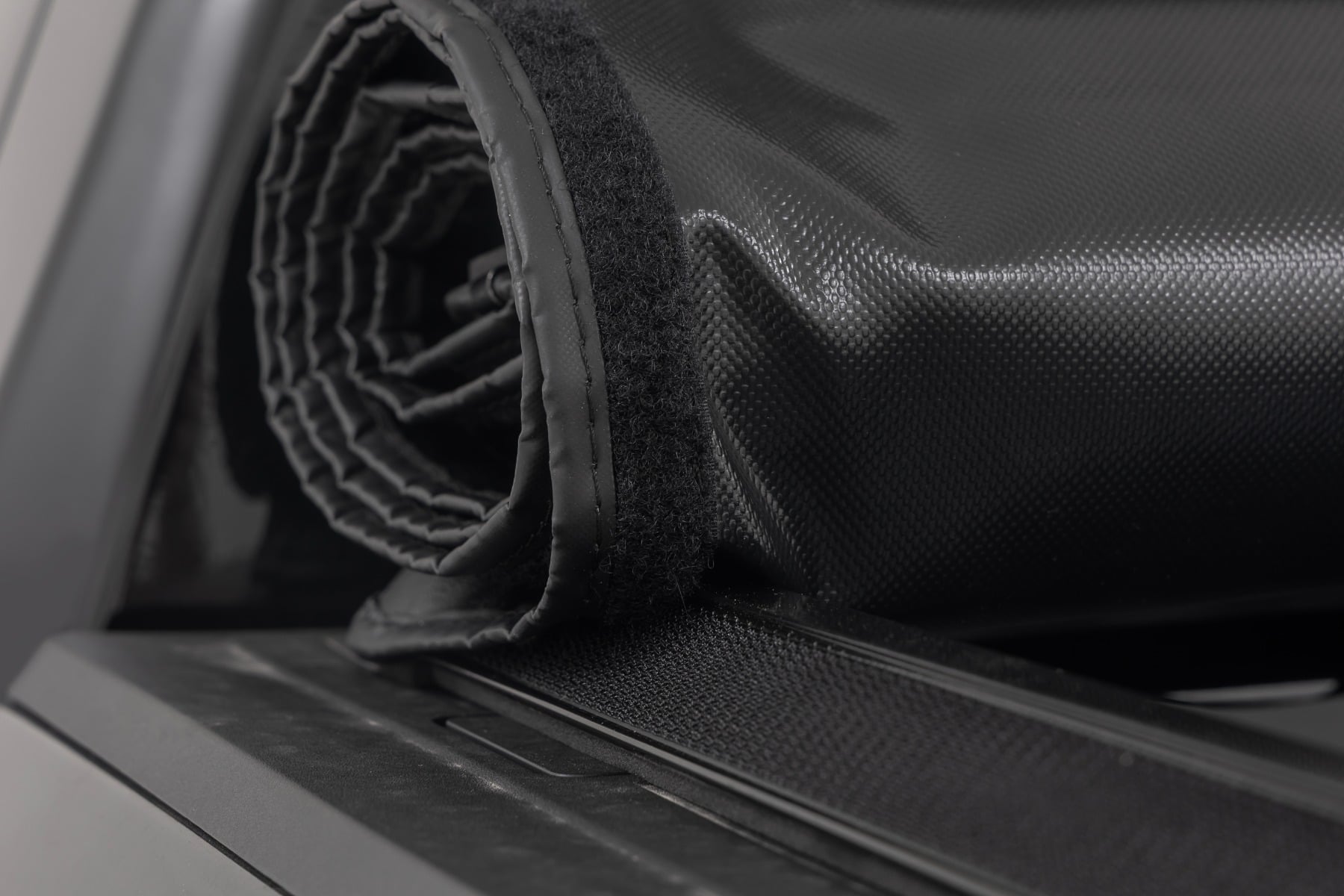 Weiche Roll-up-Ladeflächenabdeckung | 6'7 Zoll Ladefläche | Chevy/GMC Sierra 1500 (19–26)/Silverado 1500 (19–26) — Bild 4