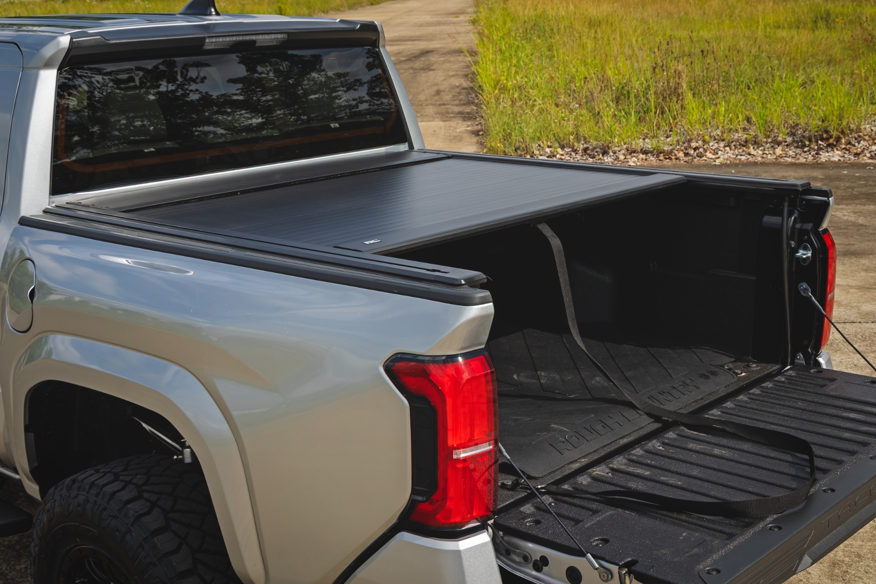 Manuell versenkbare Ladeflächenabdeckung | 5' Ladefläche | Toyota Tacoma 2WD/4WD (2024–2026) — Bild 10