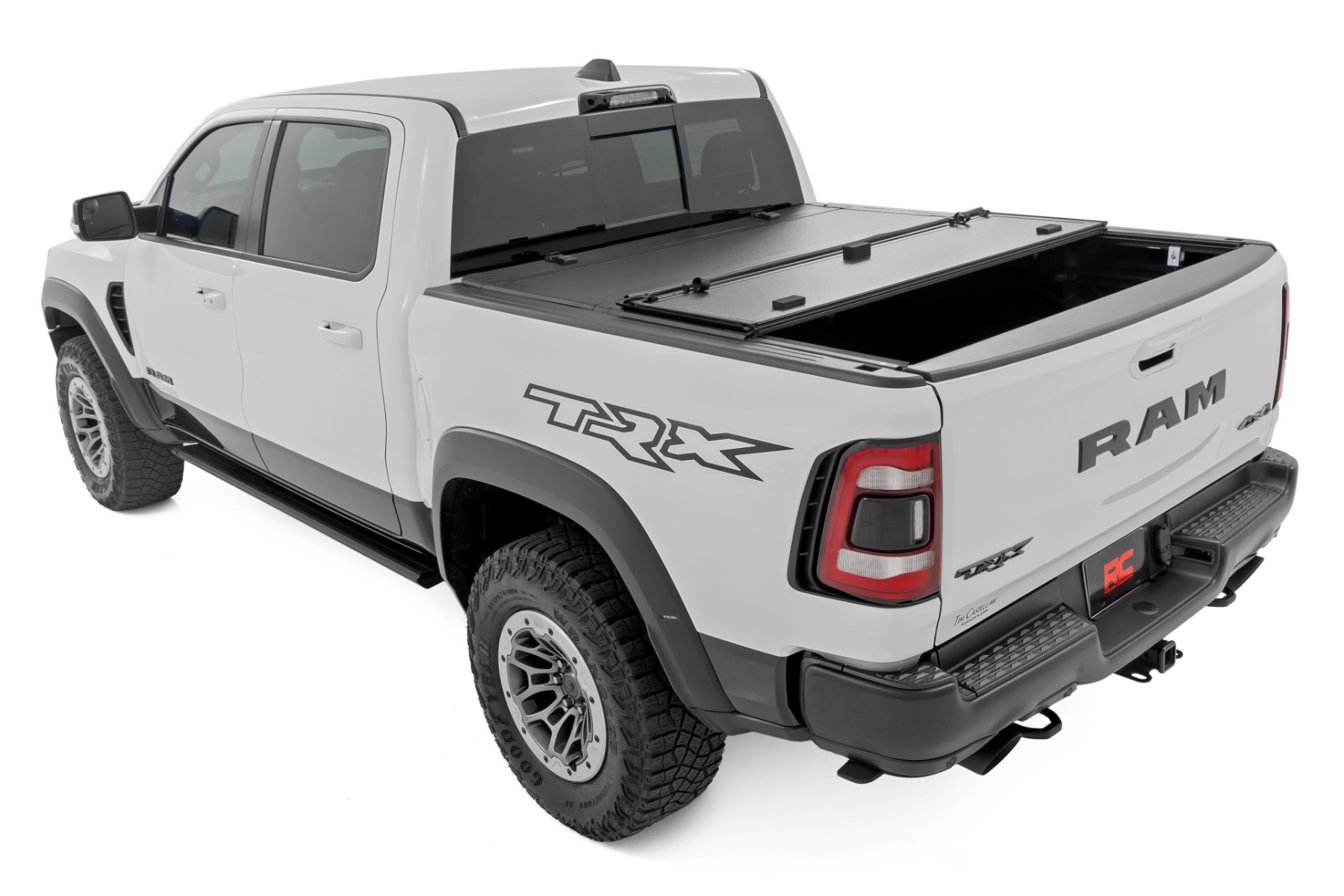 Stabile, dreifach faltbare, hochklappbare Ladeflächenabdeckung | 6'4 Zoll | RAM 1500 (19–26)/1500 TRX (21–24) — Bild 4