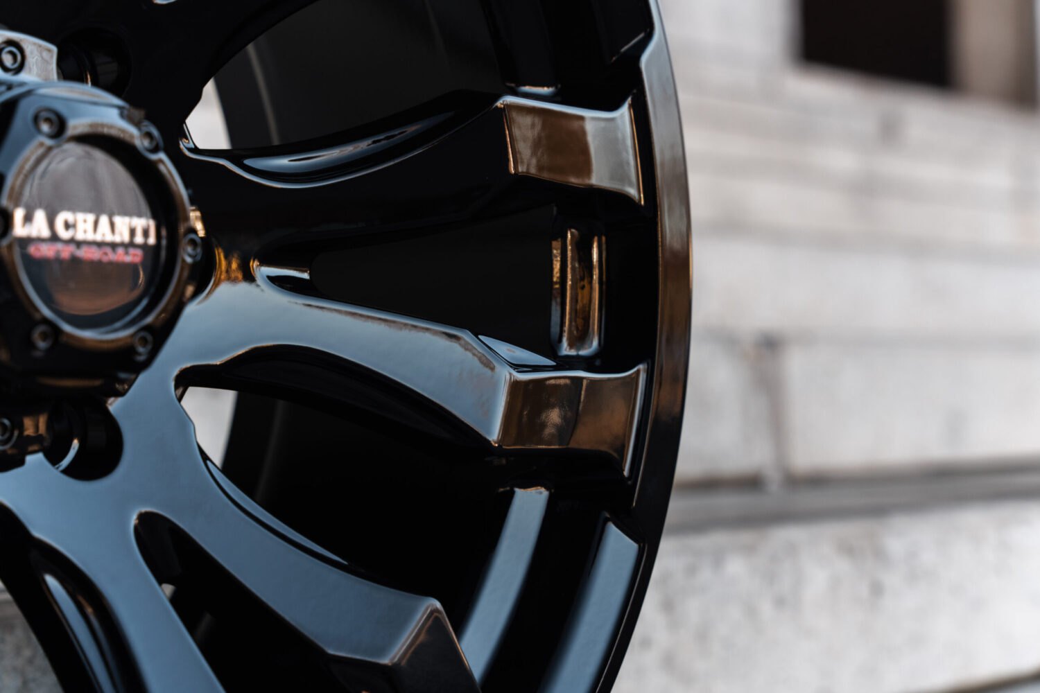La Chanti OF7 | Glossy Black / Bronze Coating · 12J×22" · ET-25 | 6x135 / 6x139.7 — Bild 1