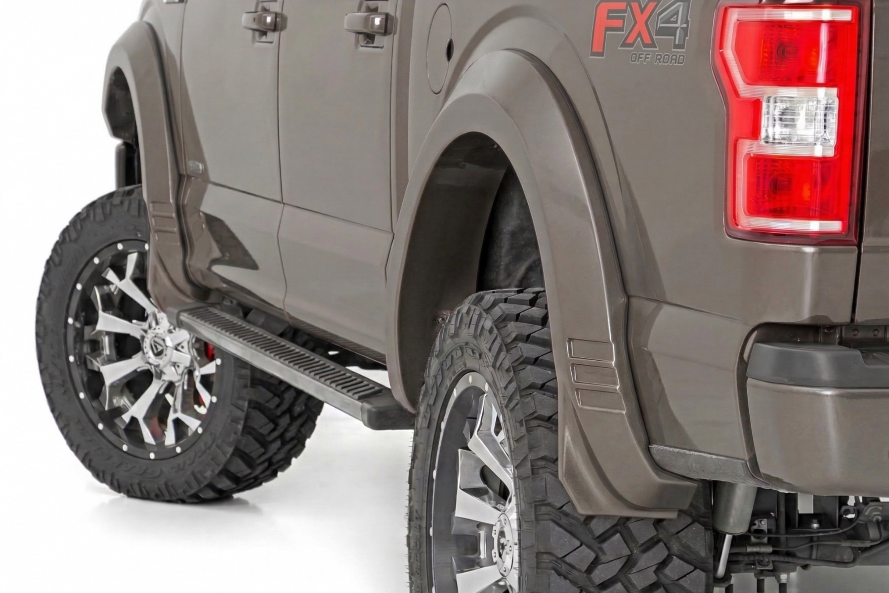 SF1 Kotflügelverbreiterungen | D1 Steingrau | Ford F-150 2WD/4WD (2018–2020)