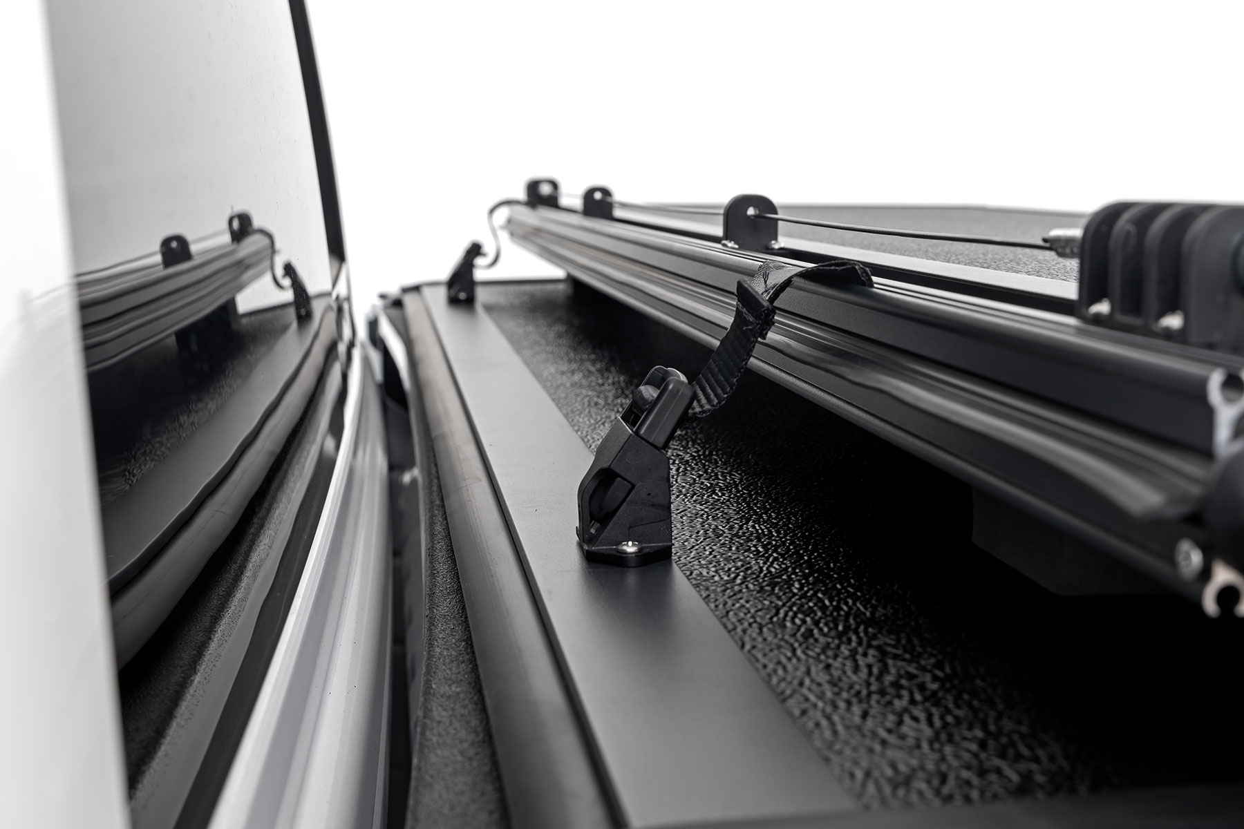 Hard Low Profile Bed Cover | 5'7" Bed | No Rambox | Ram 1500 (19-26)/1500 TRX (21-24) — Bild 6