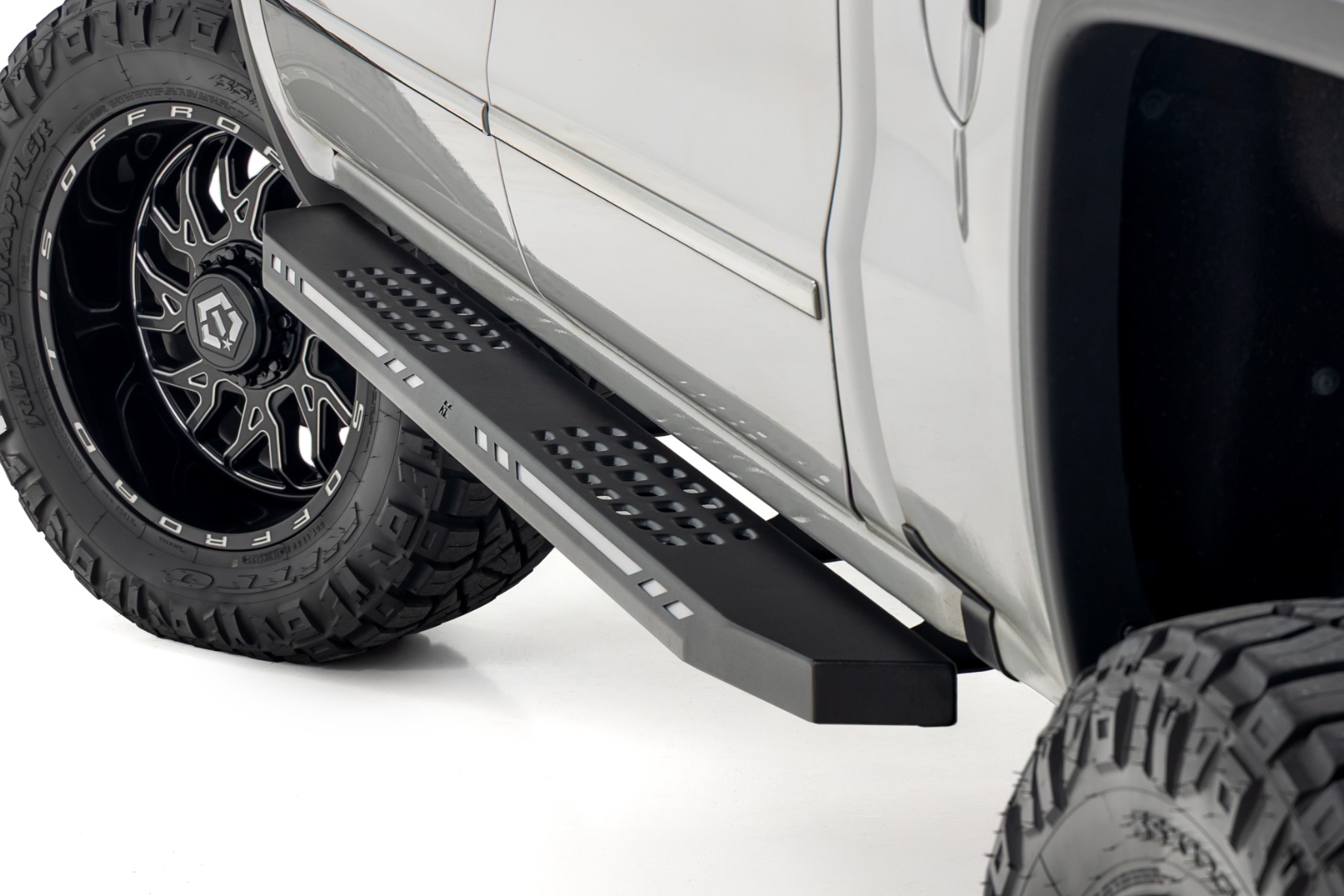 AC2 Trittbretter | Bernstein/Weiß | Doppelkabine | Chevy/GMC 1500 (07–18) — Bild 3