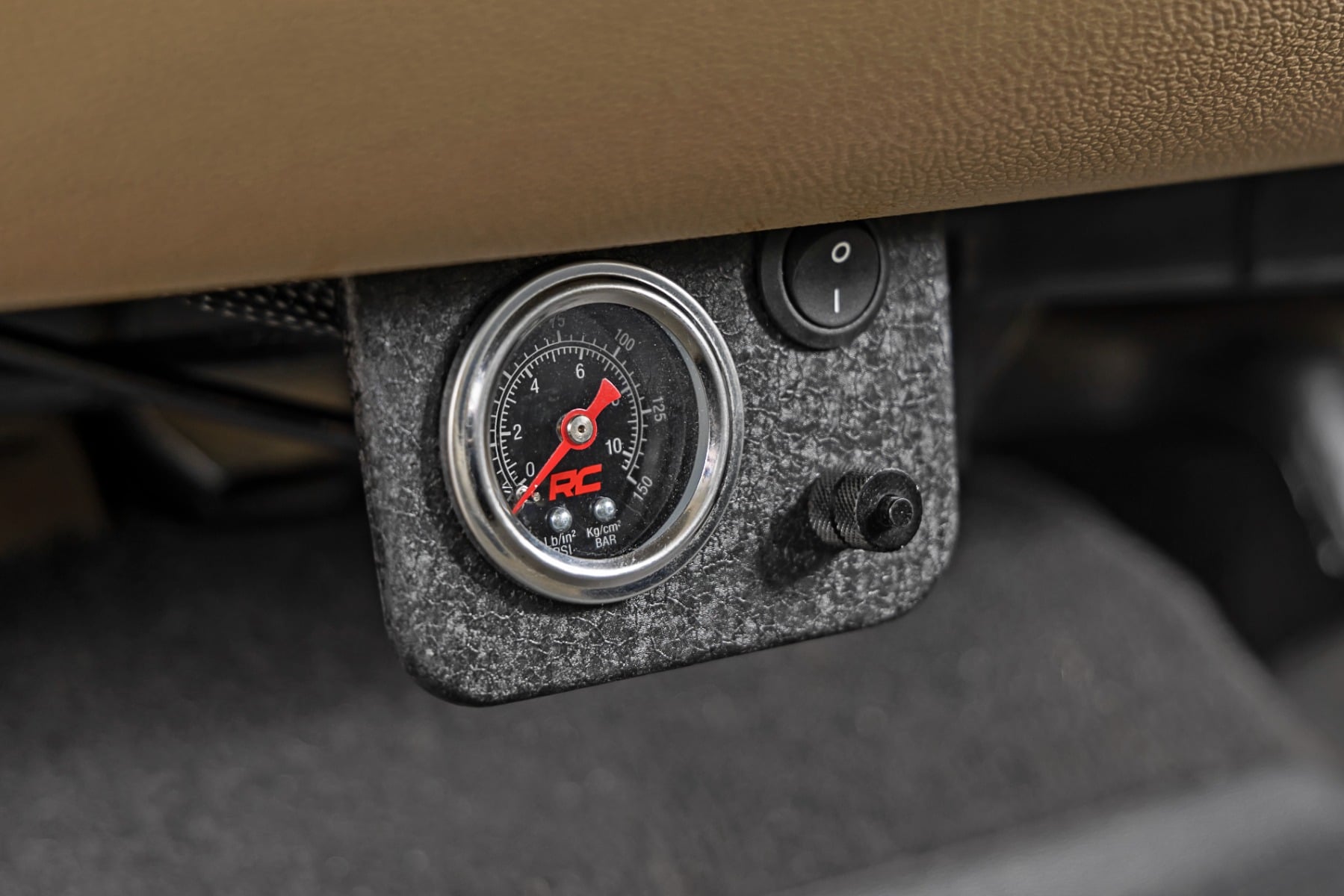 Airbag-Kompressor-Set für den Einbau im Fahrzeug mit Manometer — Bild 3