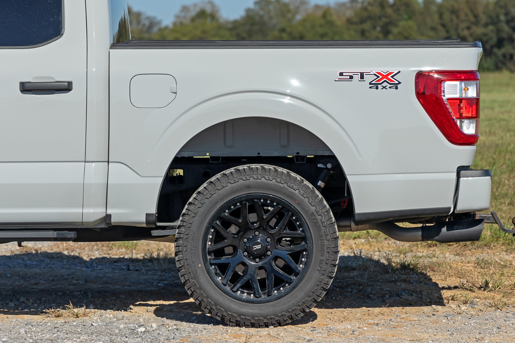 Entfernung der Schmutzfänger | Ford F-150 2WD/4WD (2021–2026) — Bild 4