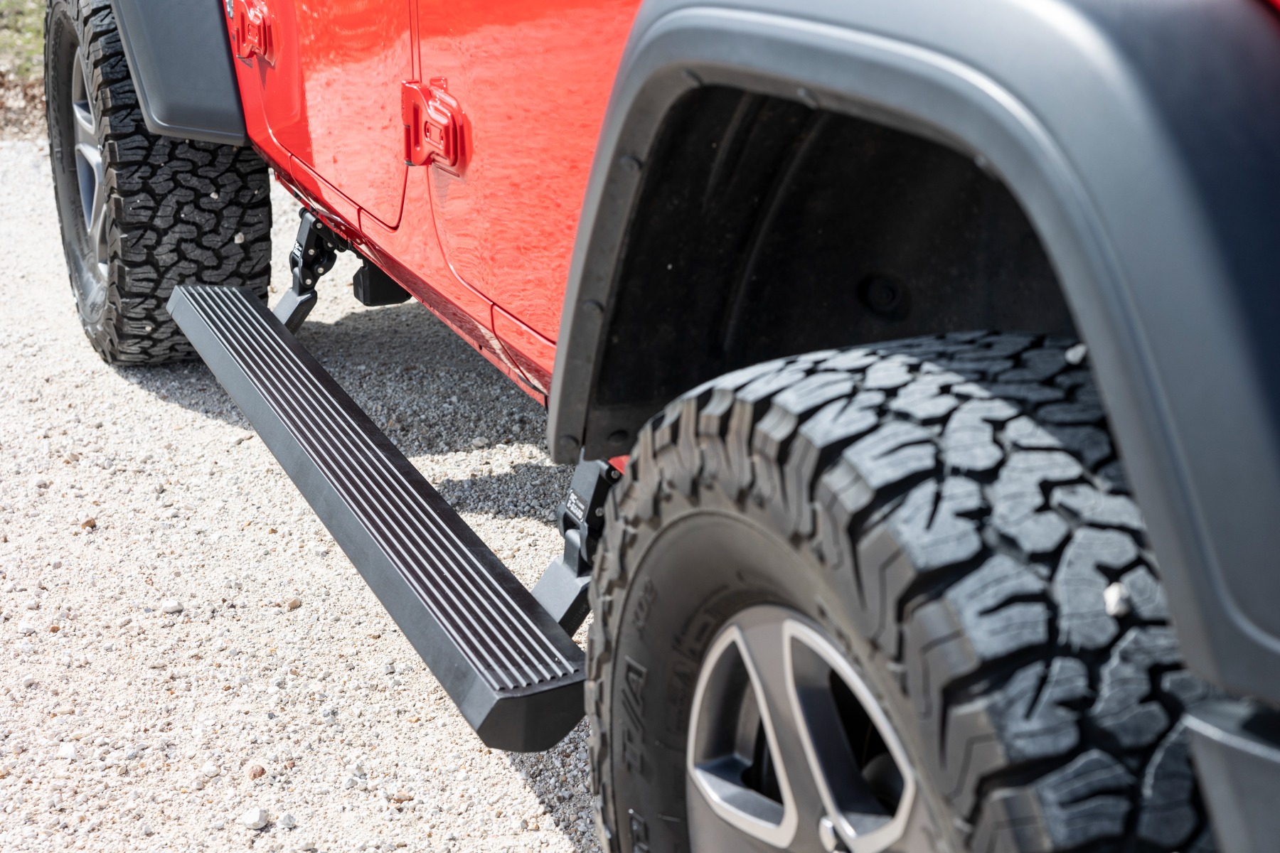 Elektrische Trittbretter | Zwei Elektromotoren | 4-türig | Jeep Wrangler JL (2018–2026) — Bild 3