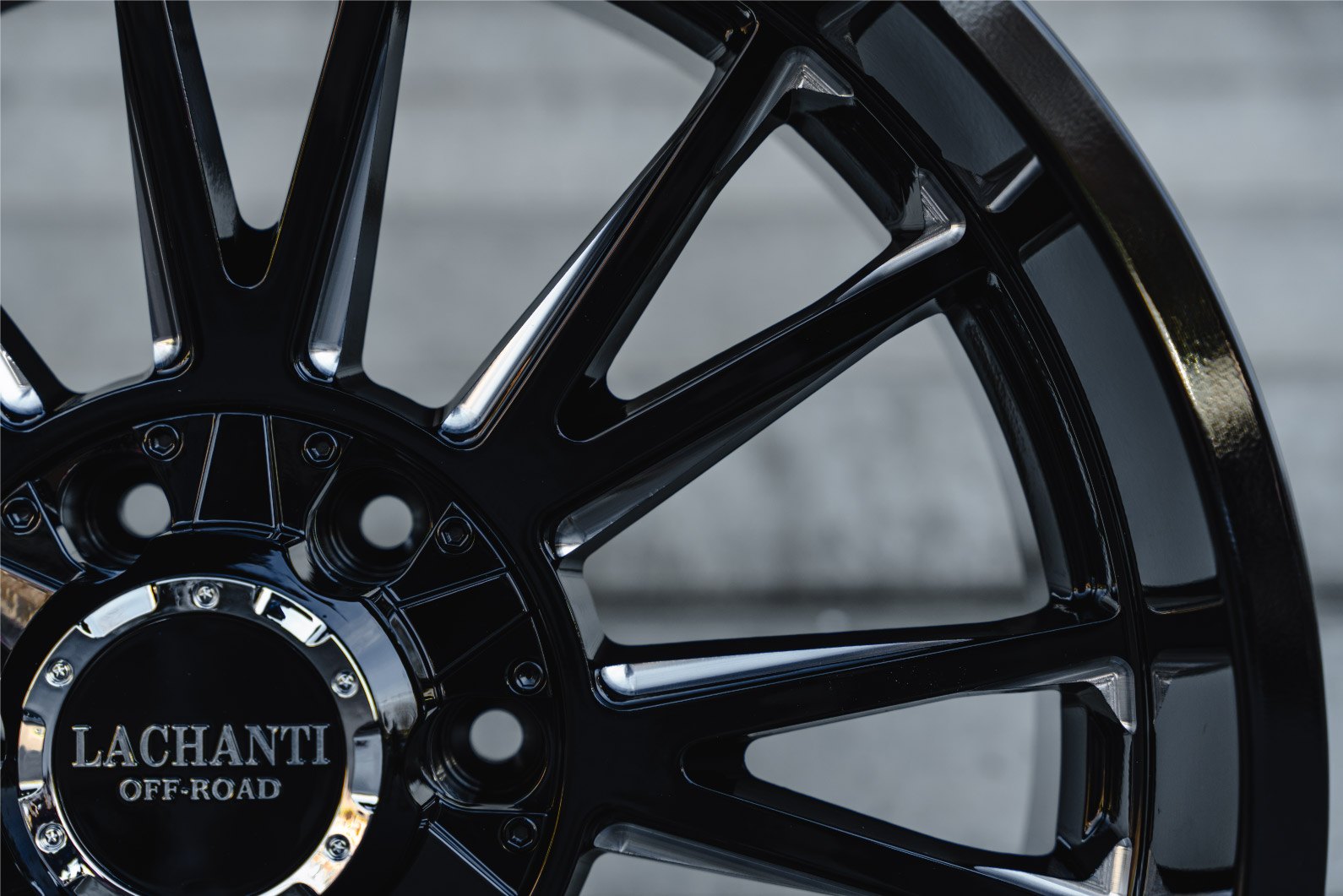 La Chanti OF18 | Glossy Black Milled · 10J×20" · ET-12 | 6x139.7 — Bild 4