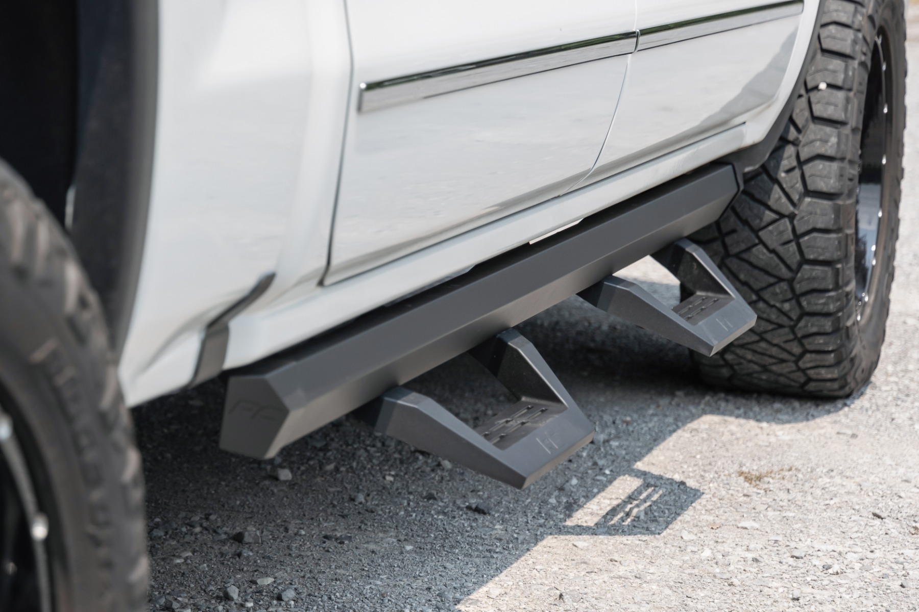 SRX2 verstellbare Aluminium-Trittstufe | Doppelkabine | Chevy/GMC 1500/2500HD/3500HD (07–18 & Classic) — Bild 6