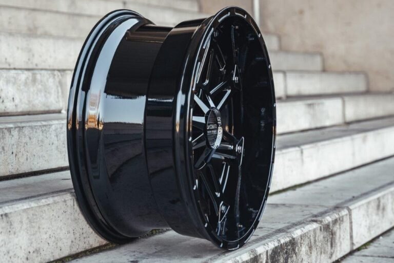 La Chanti OF1 | Glossy Black · 10J×20" · ET-12 | 6x135 / 6x139.7 — Bild 4