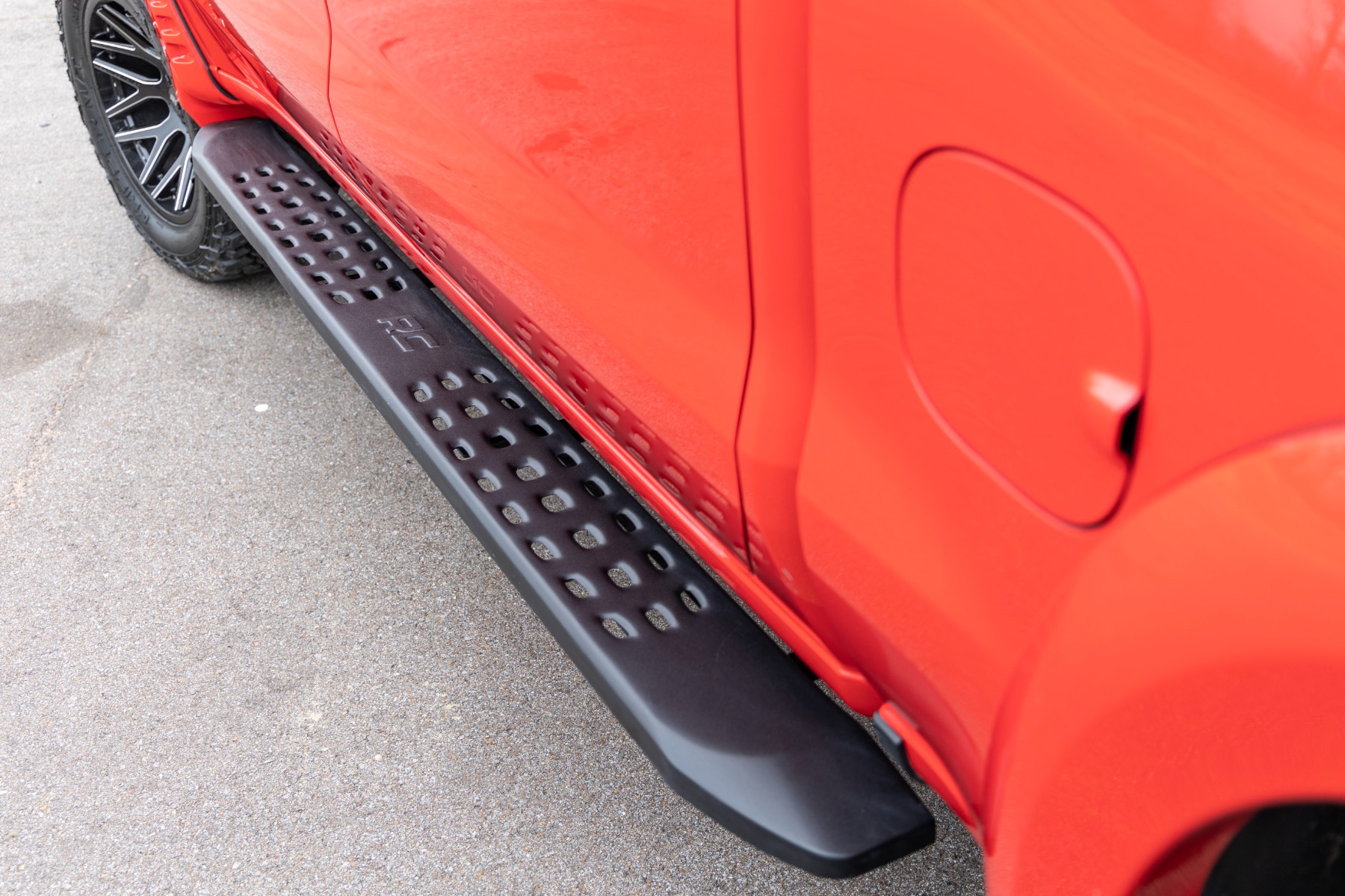 RPT2 Trittbretter | Crew Cab | Schwarz | Chevy/GMC 1500/2500HD/3500HD (19–26) — Bild 6