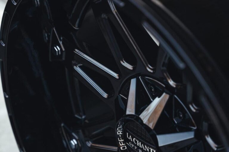La Chanti OF1 | Glossy Black · 10J×20" · ET-12 | 6x135 / 6x139.7 — Bild 7