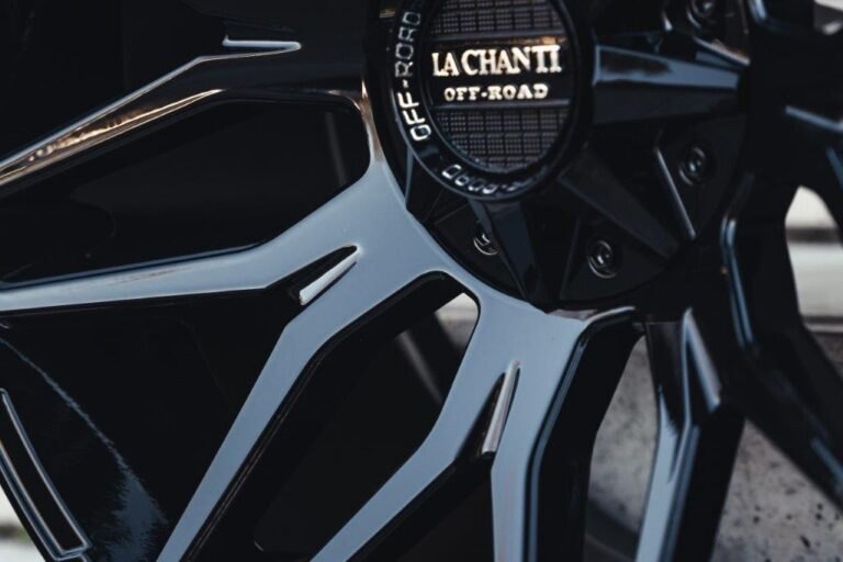 La Chanti OF4 | Glossy Black · 10J×20" · ET-12 | 5x127 / 5x139.7 — Bild 4