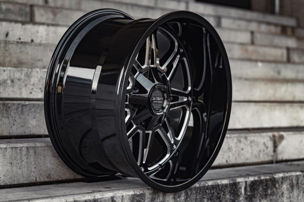 La Chanti OF9 | Glossy Black Milled · 12J×22" · ET-24 | 5x127 / 5x139.7 — Bild 2