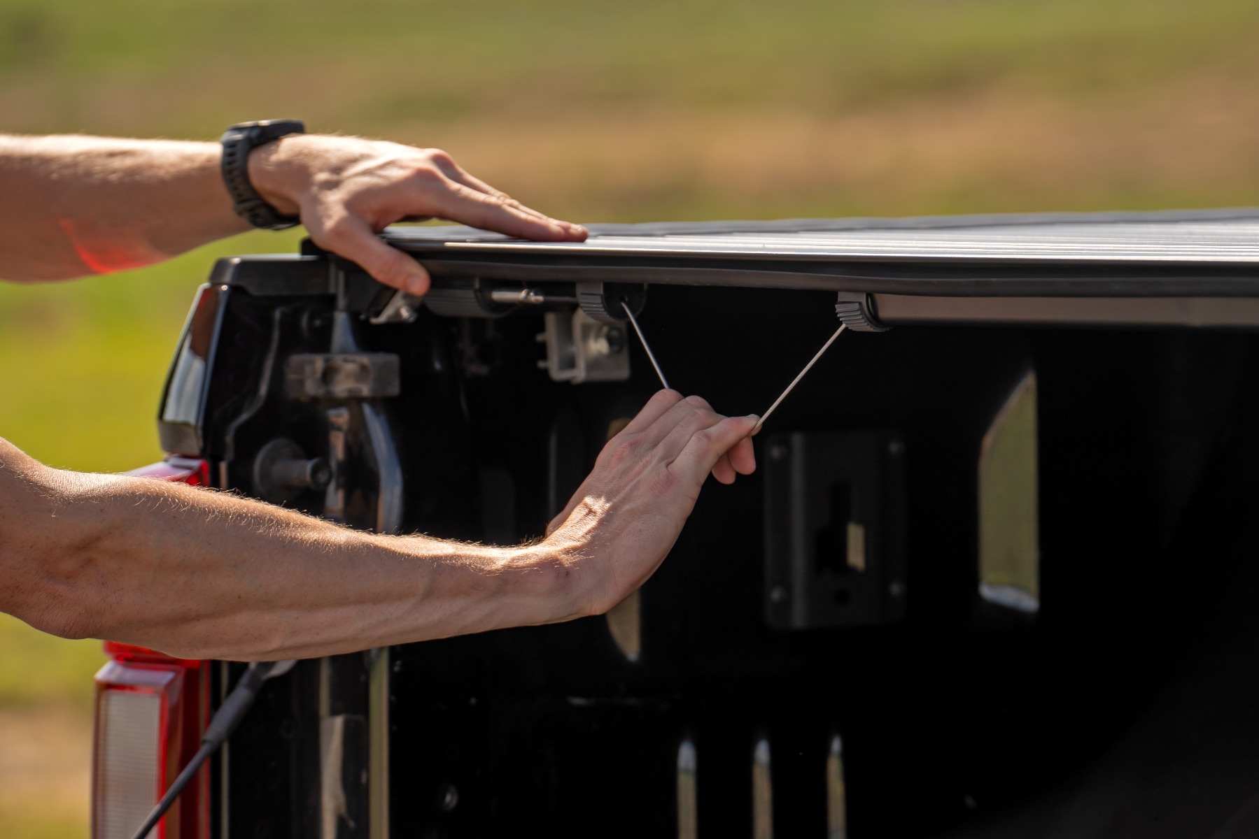 Robuste Ladeflächenabdeckung zum Aufrollen | 6'10 Zoll Ladefläche | Ford F-250/F-350 Super Duty (2017–2026) — Bild 6