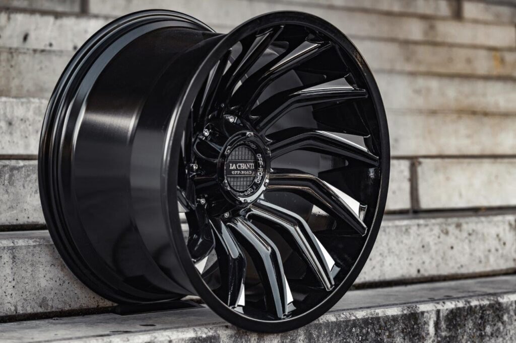 La Chanti OF12 | Glossy Black Milled · 10J×20" · ET0 | 6x139.7 — Bild 2