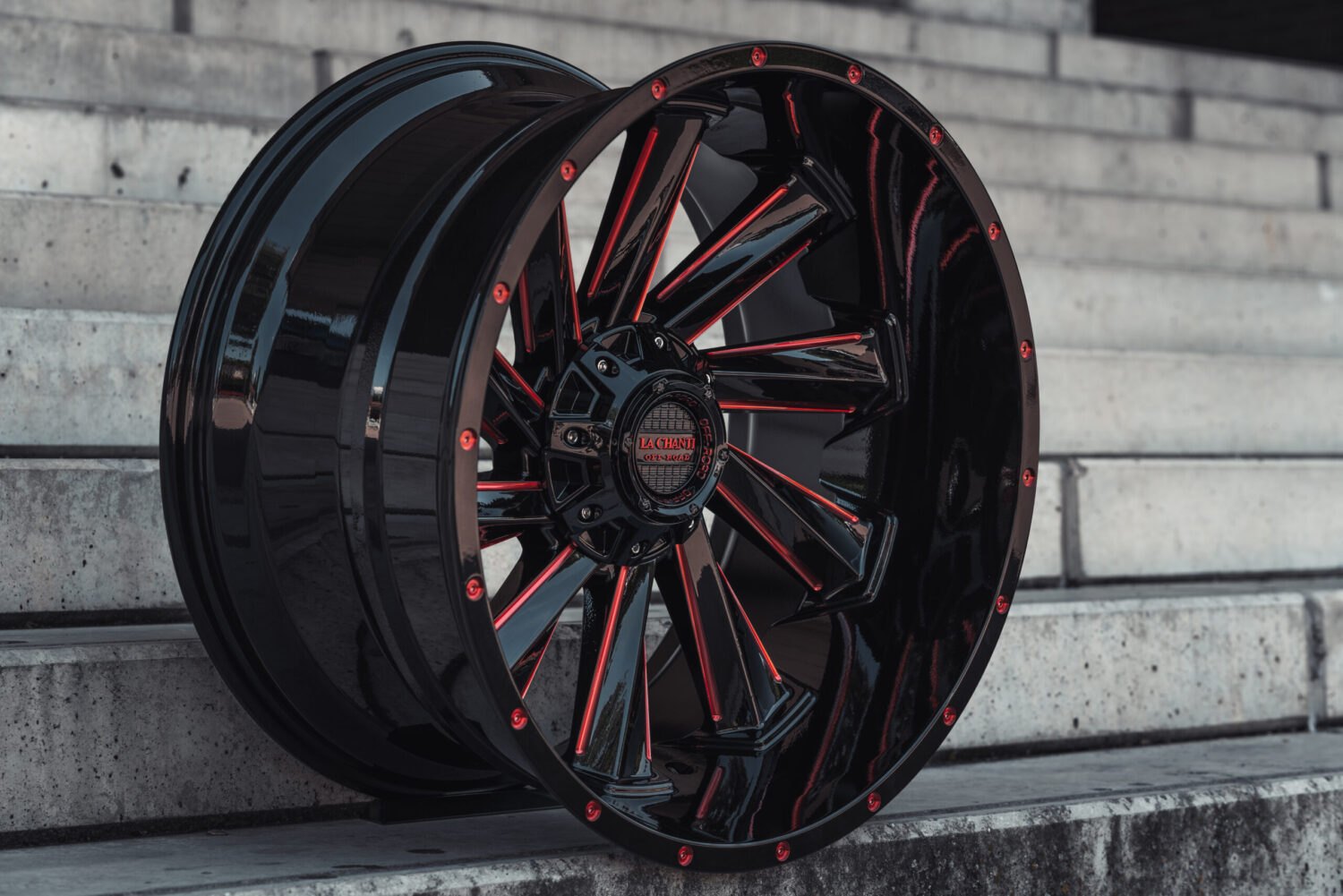 La Chanti OF10 | Glossy Black / RED · 12J×20" · ET-44 | 5x139.7 — Bild 2