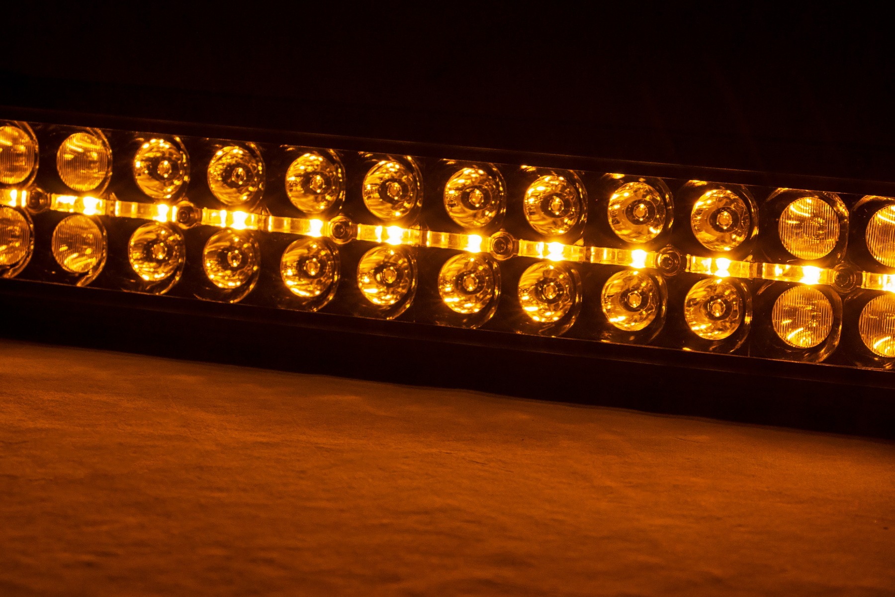 30-Zoll-LED-Lichtleiste der Black Series | Gebogen | Zweireihig | Gelbes Tagfahrlicht — Bild 2