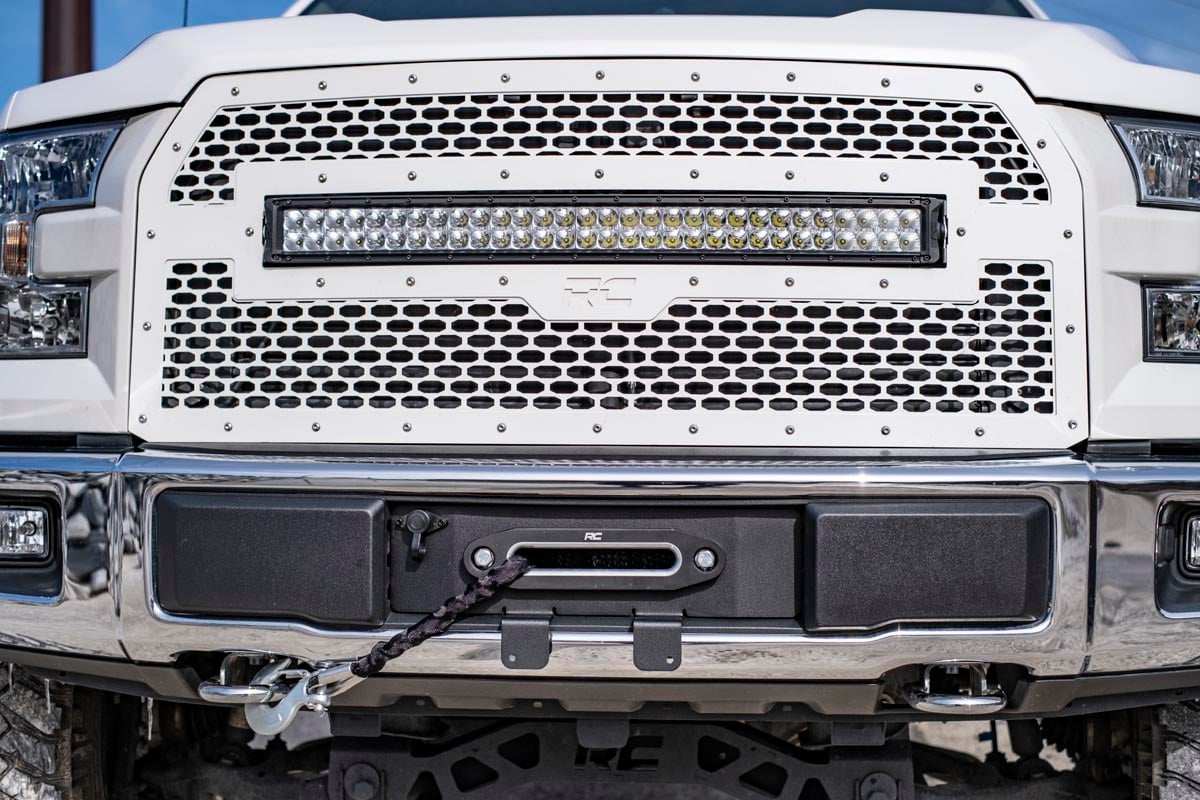 Verdeckte Seilwinde | Ford F-150 2WD/4WD (2015–2020) — Bild 2