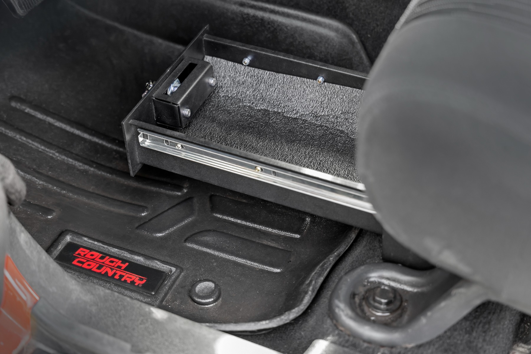 Aufbewahrungsbox | Unter dem Sitz | Jeep Wrangler JK (07–10)/Wrangler Unlimited (07–18) — Bild 2