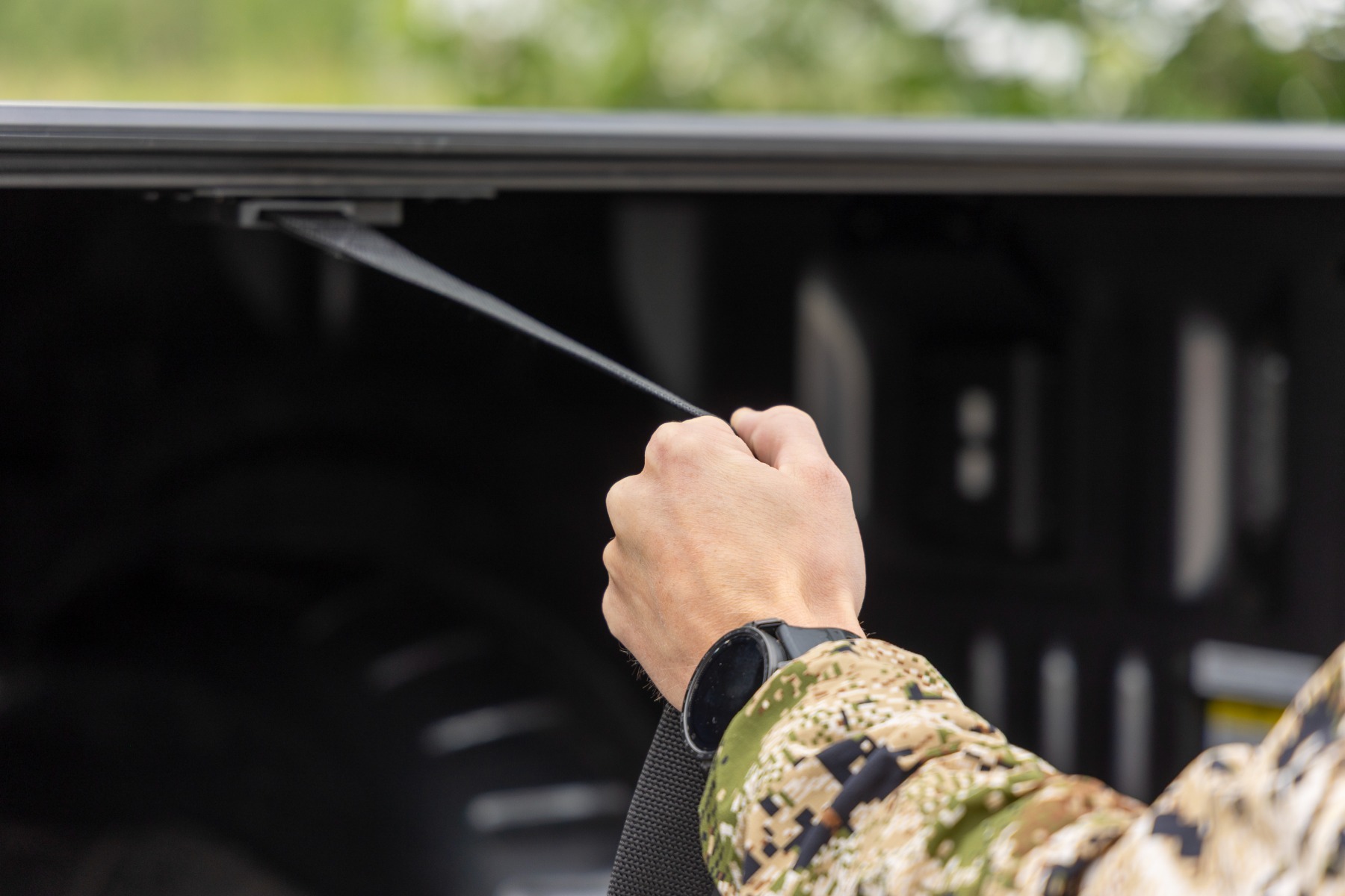 Manuell versenkbare Ladeflächenabdeckung | 6'10" Ladefläche | Ford F-250/F-350 Super Duty (17–26) — Bild 4