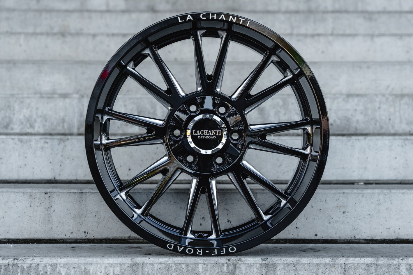 La Chanti OF18 | Glossy Black Milled · 10J×20" · ET-12 | 6x139.7 — Bild 1