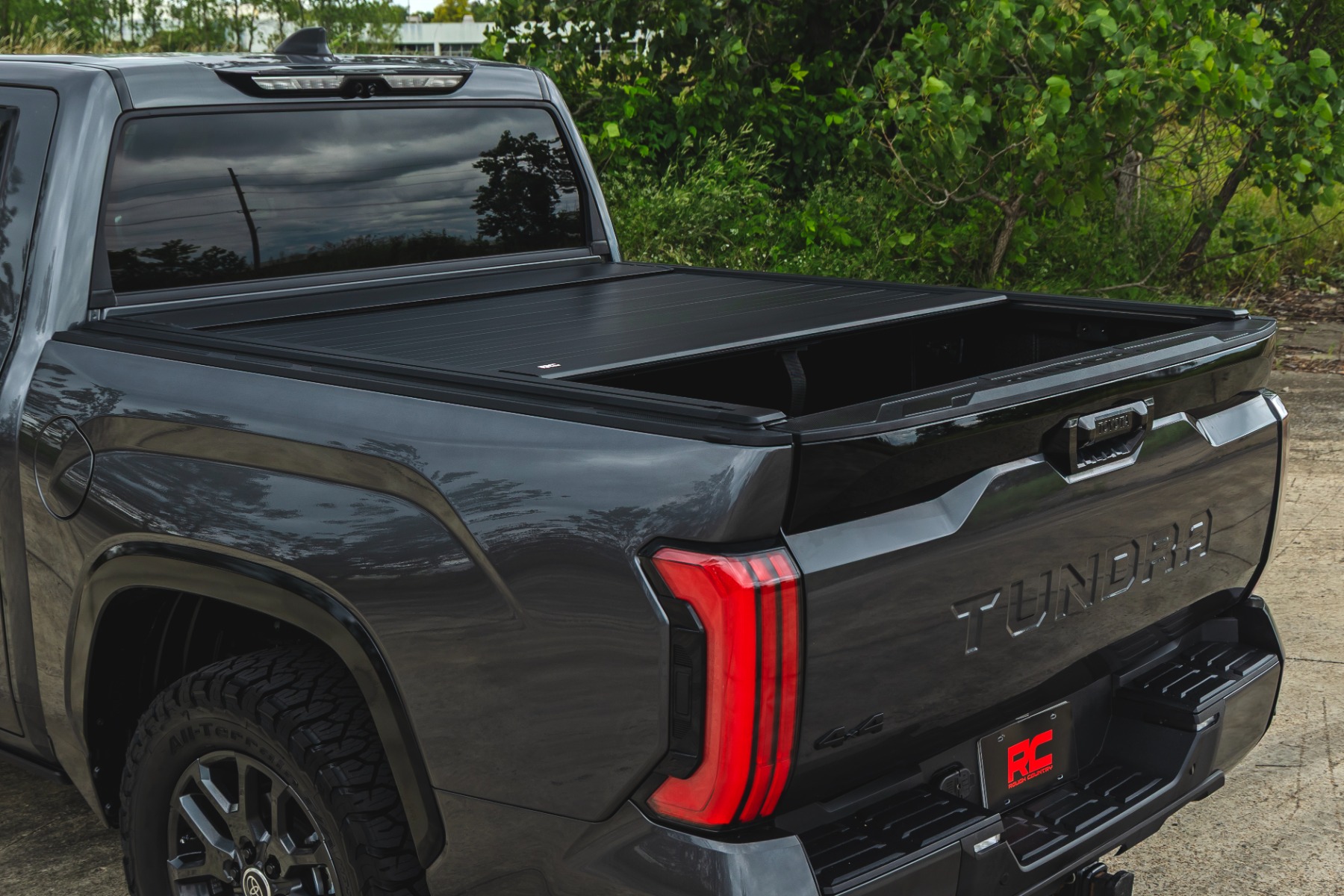 Manuell versenkbare Ladeflächenabdeckung | 5'7" Ladefläche | Toyota Tundra 2WD/4WD (2022–2026) — Bild 4