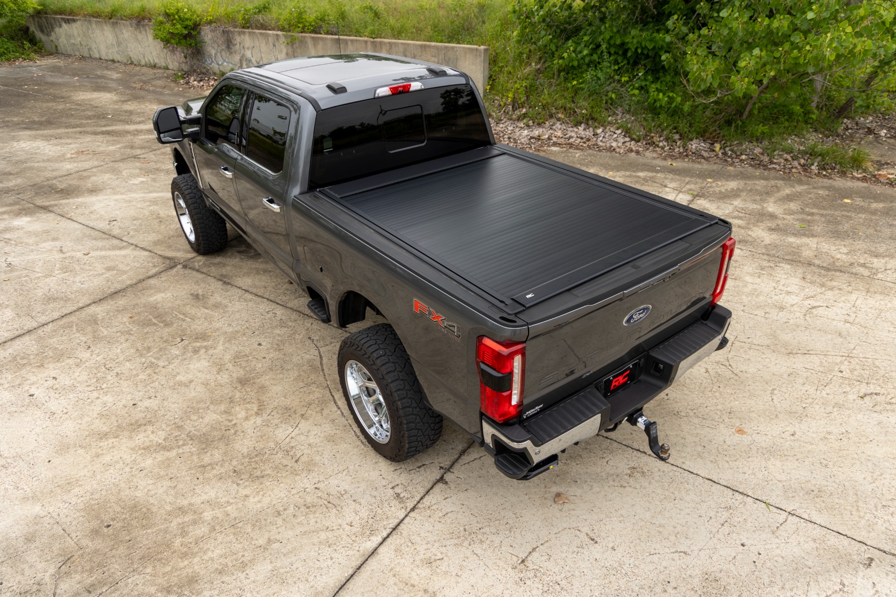 Manuell versenkbare Ladeflächenabdeckung | 6'10" Ladefläche | Ford F-250/F-350 Super Duty (17–26) — Bild 12