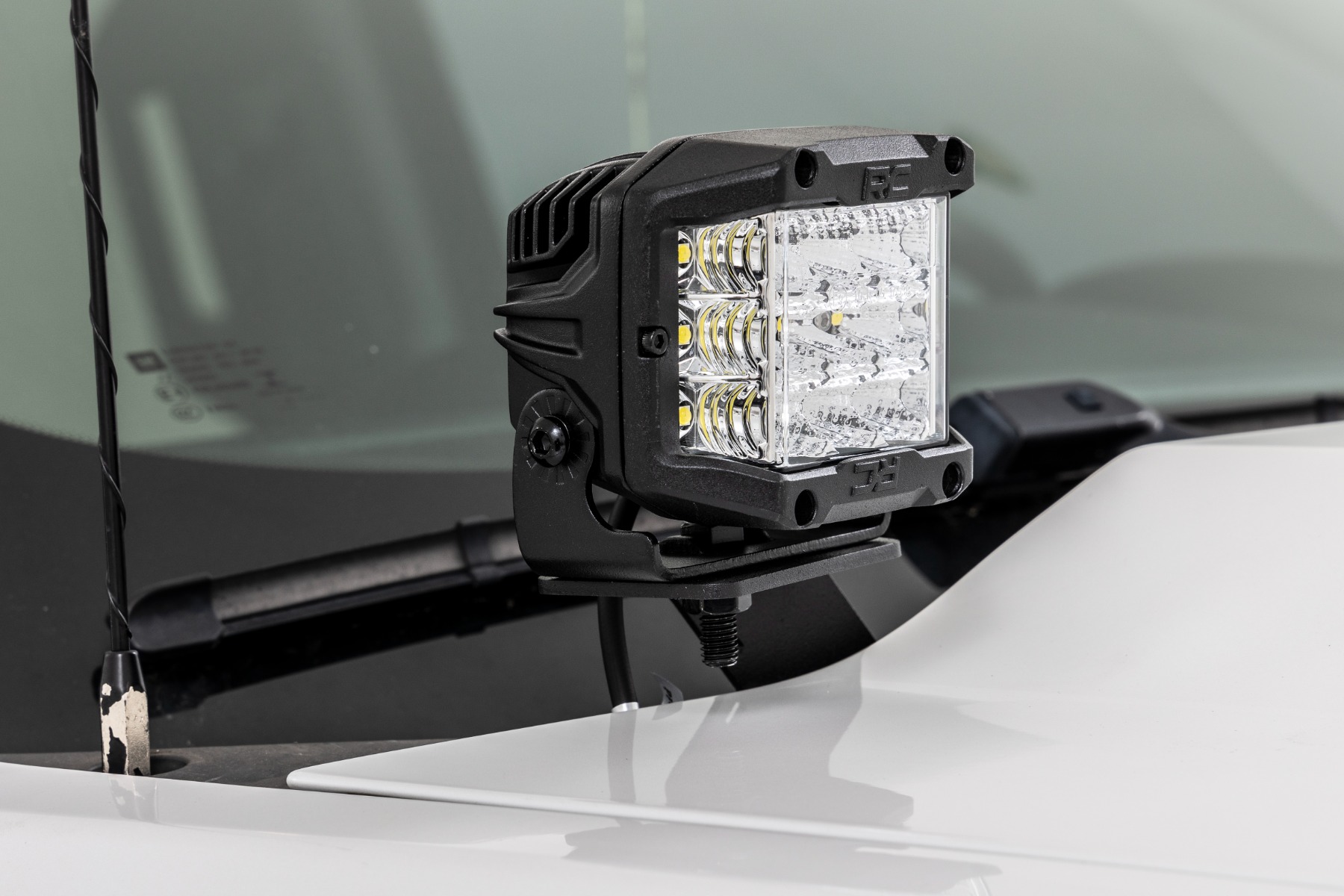 LED-Scheinwerfer-Set | 2 Zoll, schwarz, Paar | Weißes Tagfahrlicht | Chevy/GMC 1500 (2014–2018 & Classic) — Bild 6