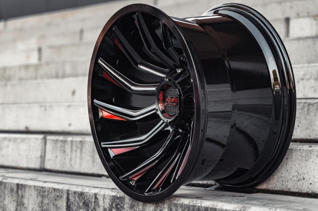 La Chanti OF12 | Glossy Black / RED Spockes · 12J×20" · ET-25 | 5x139.7 — Bild 3