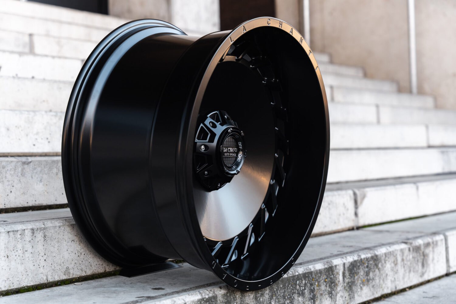 La Chanti OF15 | Matt Black · 12J×22" · ET-25 | 6x135 / 6x139.7 — Bild 2