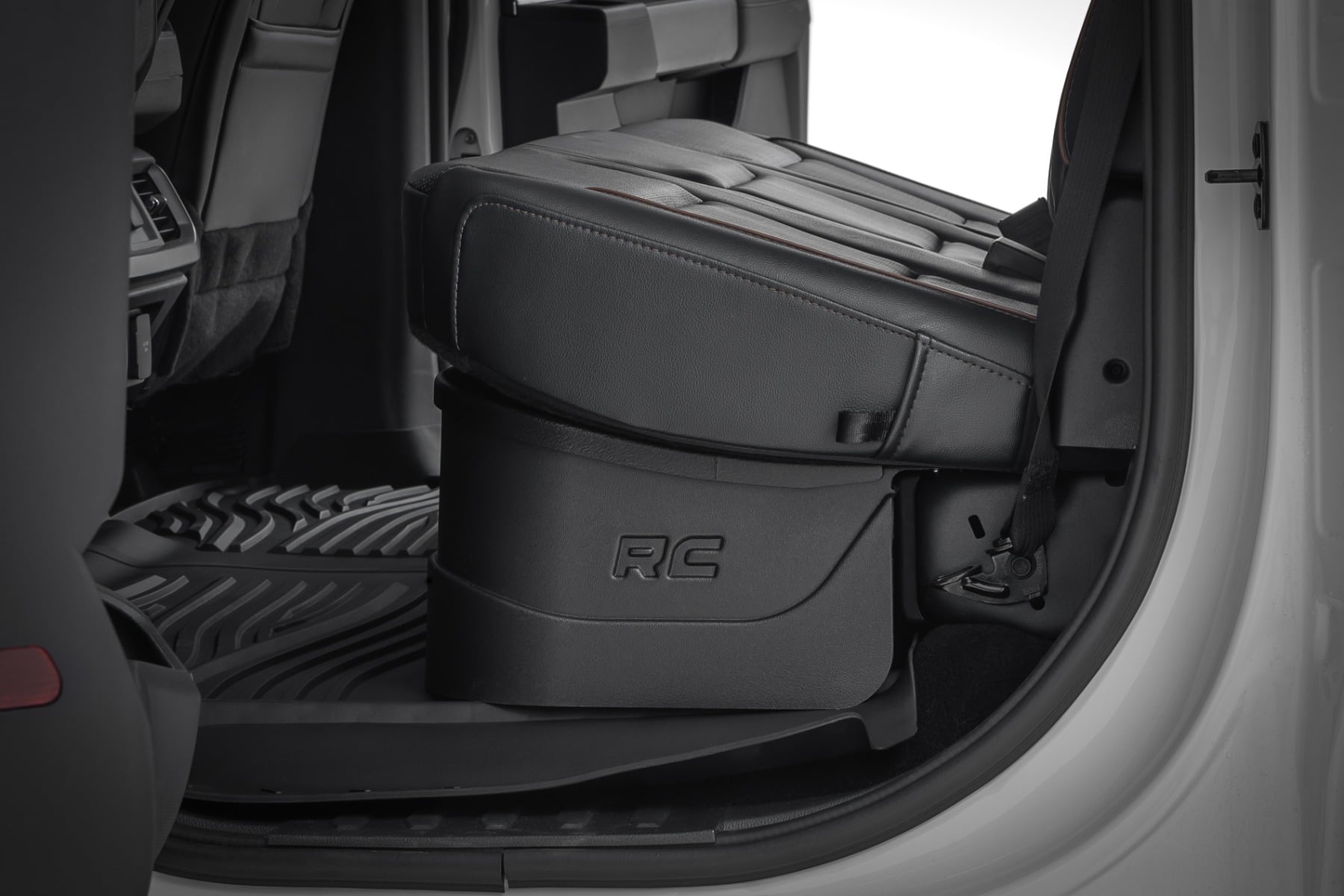 Stauraum unter dem Sitz mit abschließbarem Deckel | Ford F-150/F-250/F-350/Raptor (15–26) — Bild 2