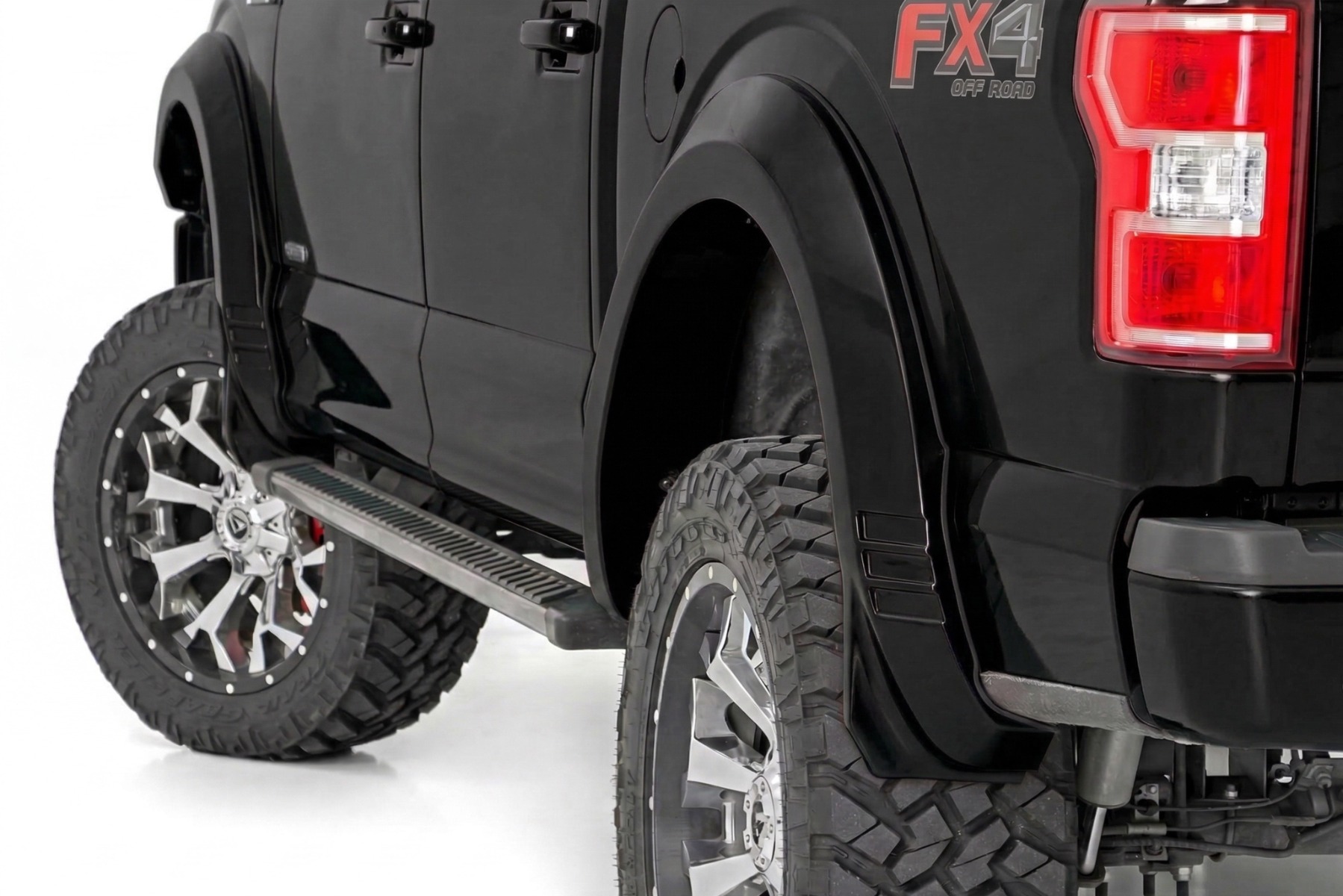 SF1 Kotflügelverbreiterungen | UM Agate Black | Ford F-150 2WD/4WD (2018–2020)