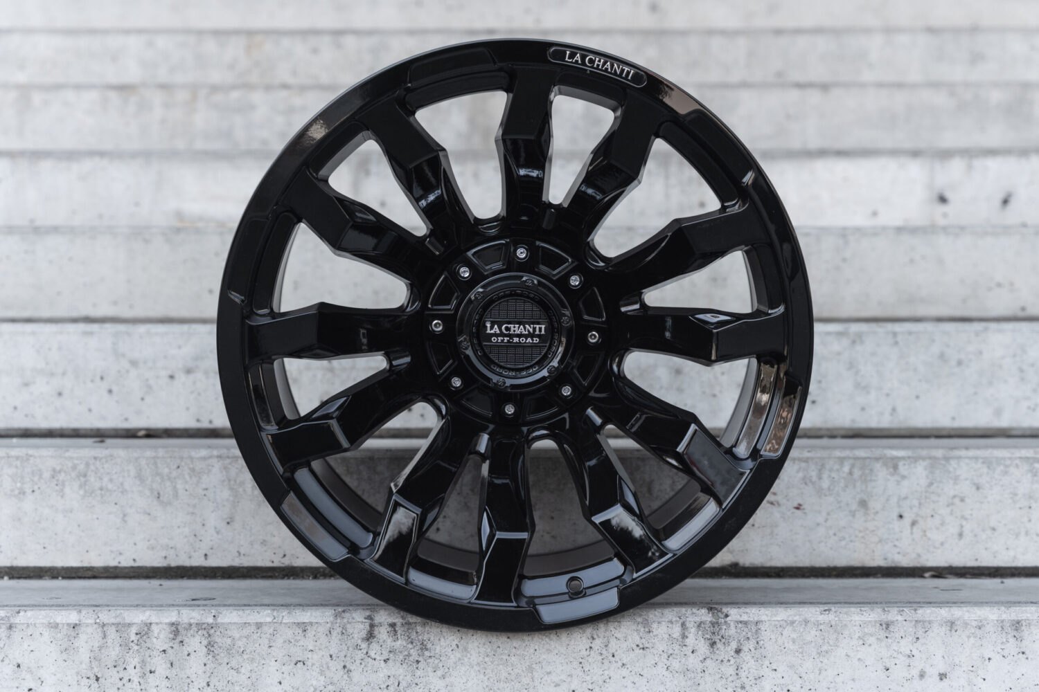 La Chanti OF7 | Glossy Black · 9J×20" · ET20 | 6x139.7