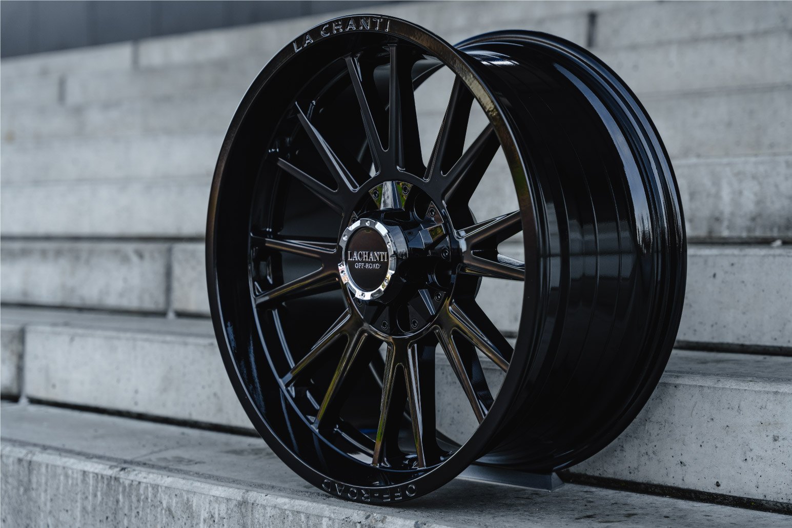 La Chanti OF18 | Glossy Black · 9J×20" · ET0 | 5x139.7 — Bild 3