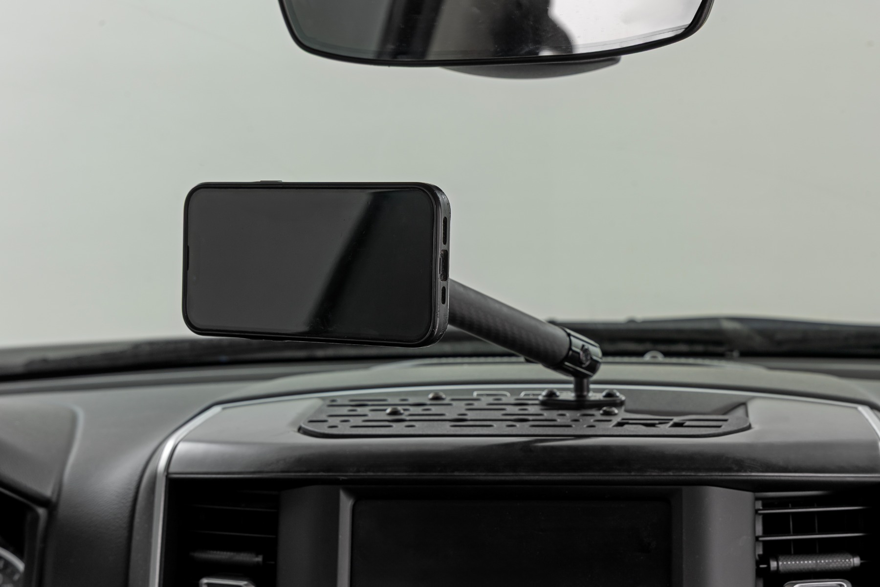 Armaturenbrett-Halterung | 8" MagSafe-Halterungsset | 12-Zoll-Bildschirm | RAM 1500 2WD/4WD (19–26) — Bild 2