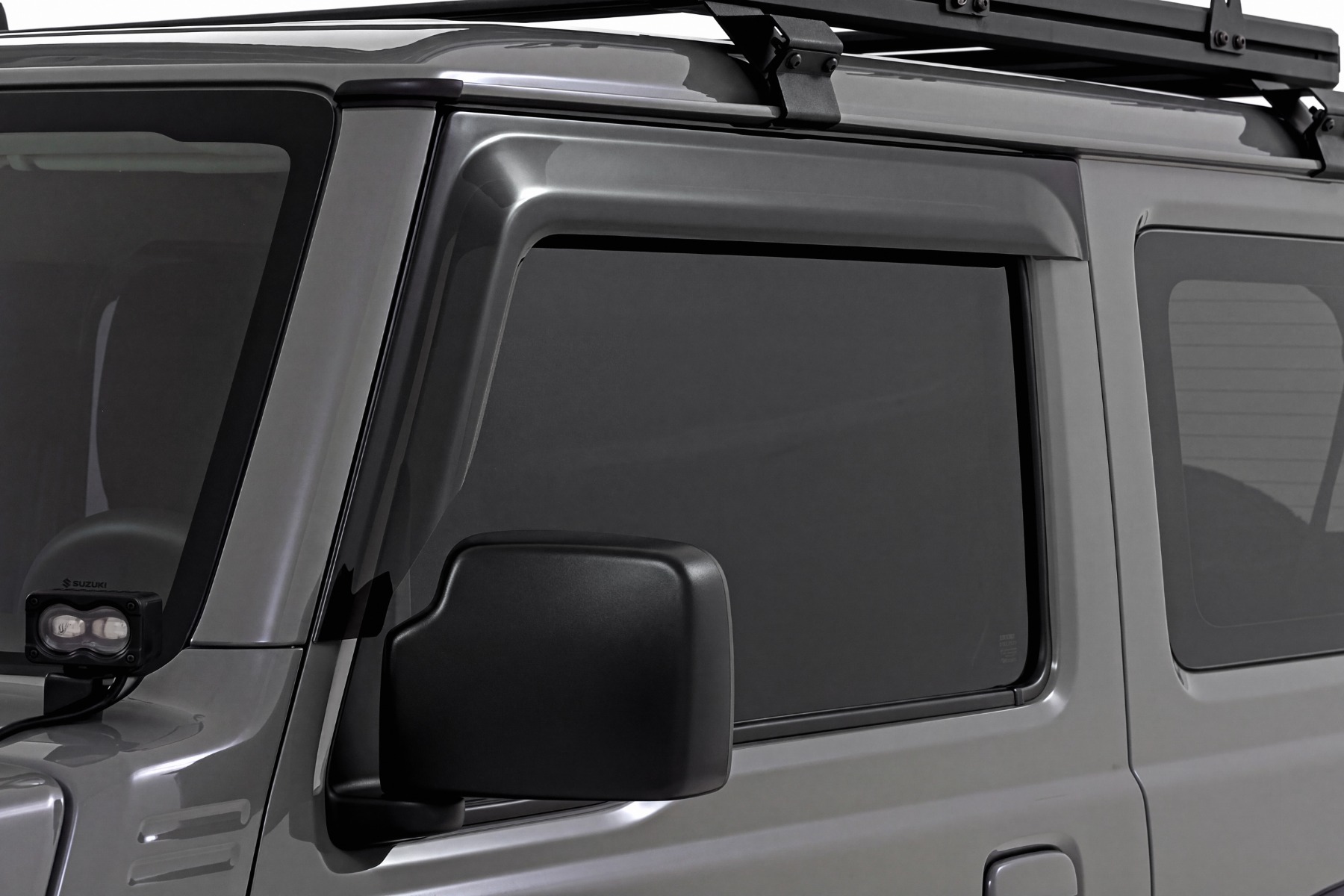 Schlagfeste Seitenfenster-Windabweiser | Aufklebbarer Regenschutz | Suzuki Jimny 3-Türer (2018–2026)