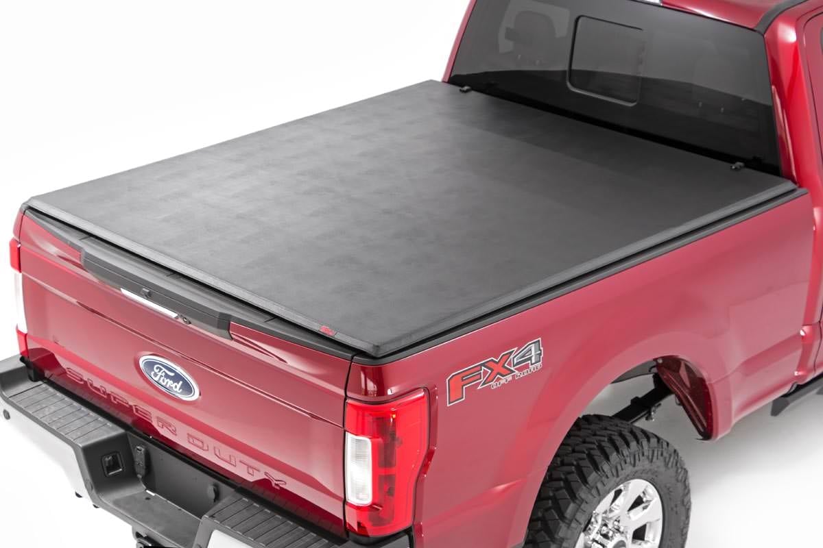 Weiche, dreifach gefaltete Ladeflächenabdeckung | 6'10 Zoll Ladefläche | Ford F-250/F-350 Super Duty (17–26)