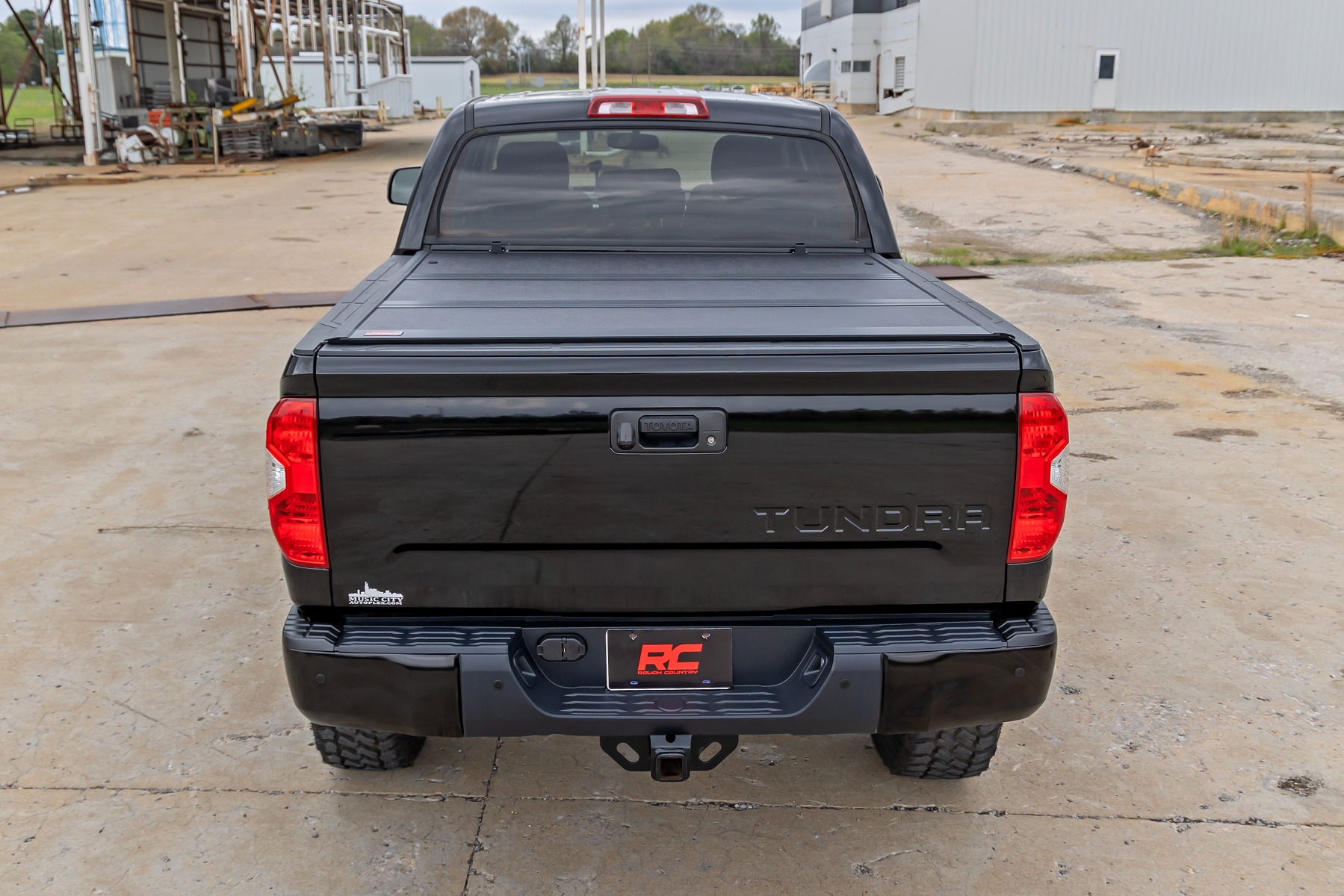 Feste, flache Ladeflächenabdeckung | 5'7 Zoll Ladefläche | Toyota Tundra 2WD/4WD (2007–2021) — Bild 5