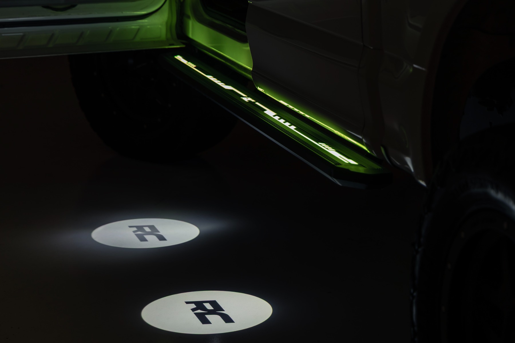 Mehrfarbige LED-Trittbretter | Crew Cab | RAM 2500/3500 2WD/4WD (2011–2026) — Bild 6