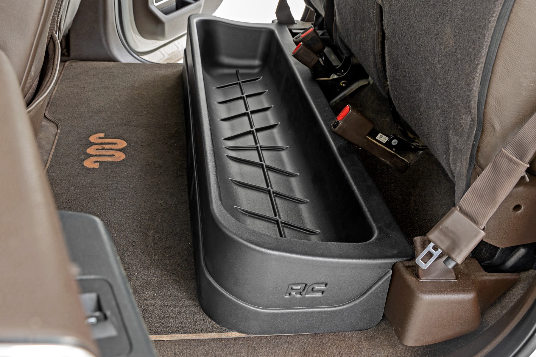 Stauraum unter dem Sitz | Crew Cab | Ford F-150/F-250/F-350/Raptor (2015–2026)