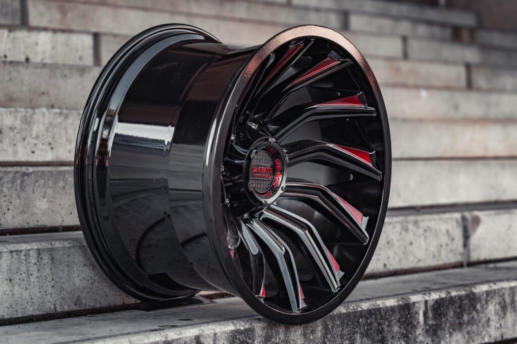 La Chanti OF12 | Glossy Black / RED Spockes · 12J×20" · ET-25 | 5x139.7 — Bild 2