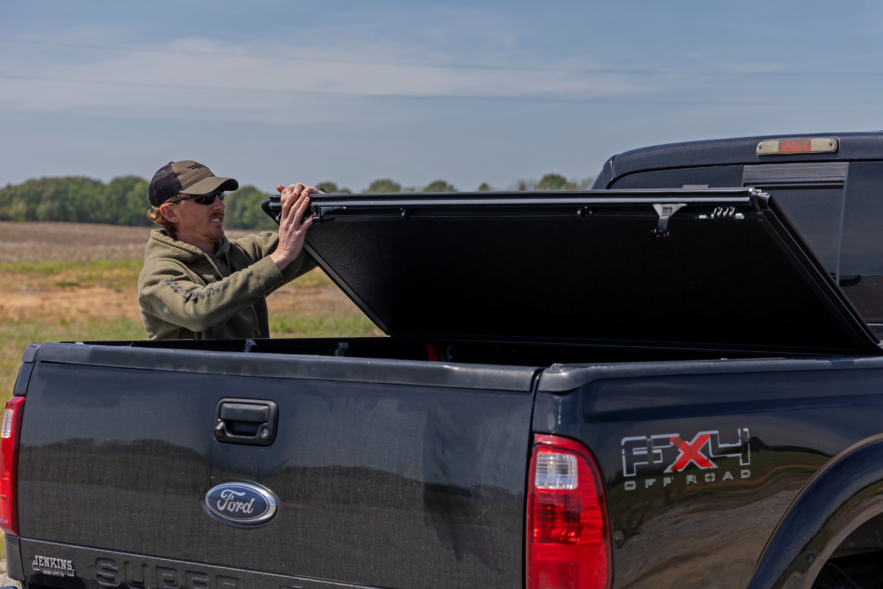 Robuste, flache Ladeflächenabdeckung | 6'10 Zoll Ladefläche | Ford F-250/F-350 Super Duty (99–16) — Bild 5