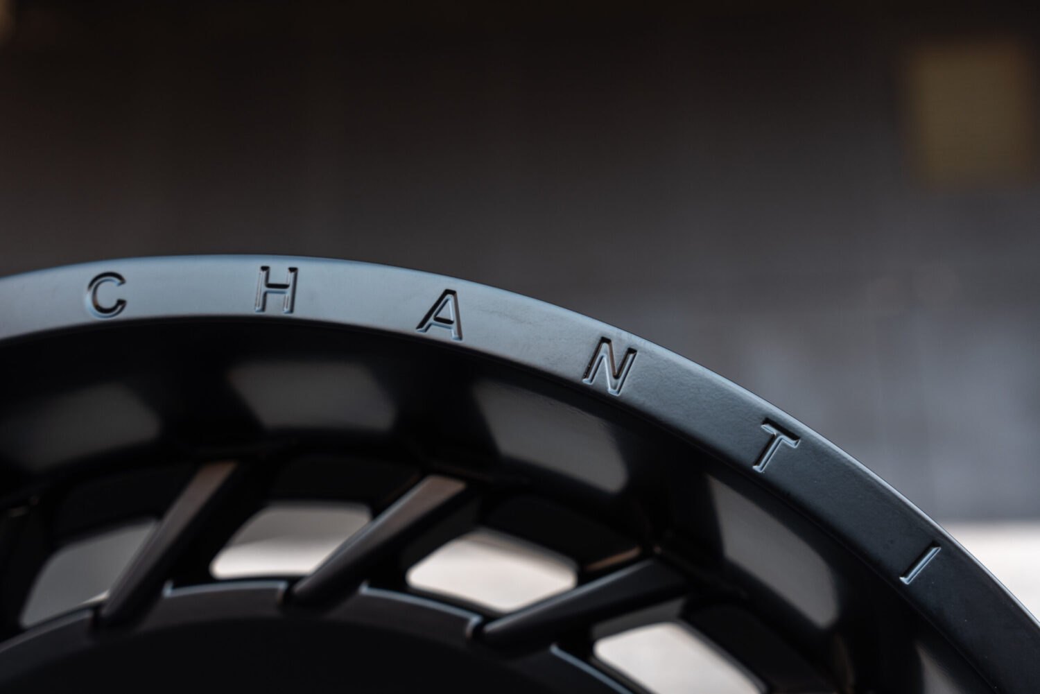 La Chanti OF15 | Matt Black · 12J×22" · ET-25 | 6x135 / 6x139.7 — Bild 4