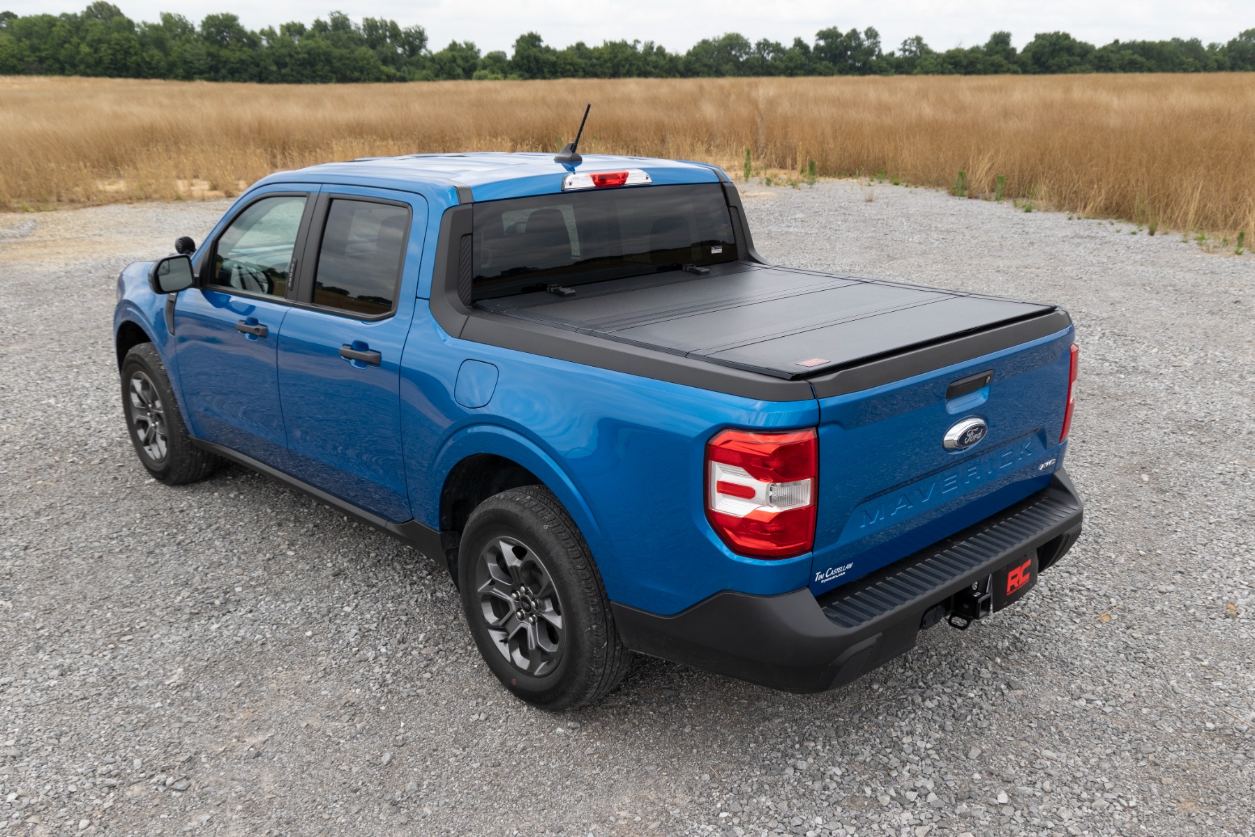 Stabile, dreifach faltbare, hochklappbare Ladeflächenabdeckung | 4'6 Zoll Ladefläche | Ford Maverick 2WD/4WD (22–26) — Bild 5