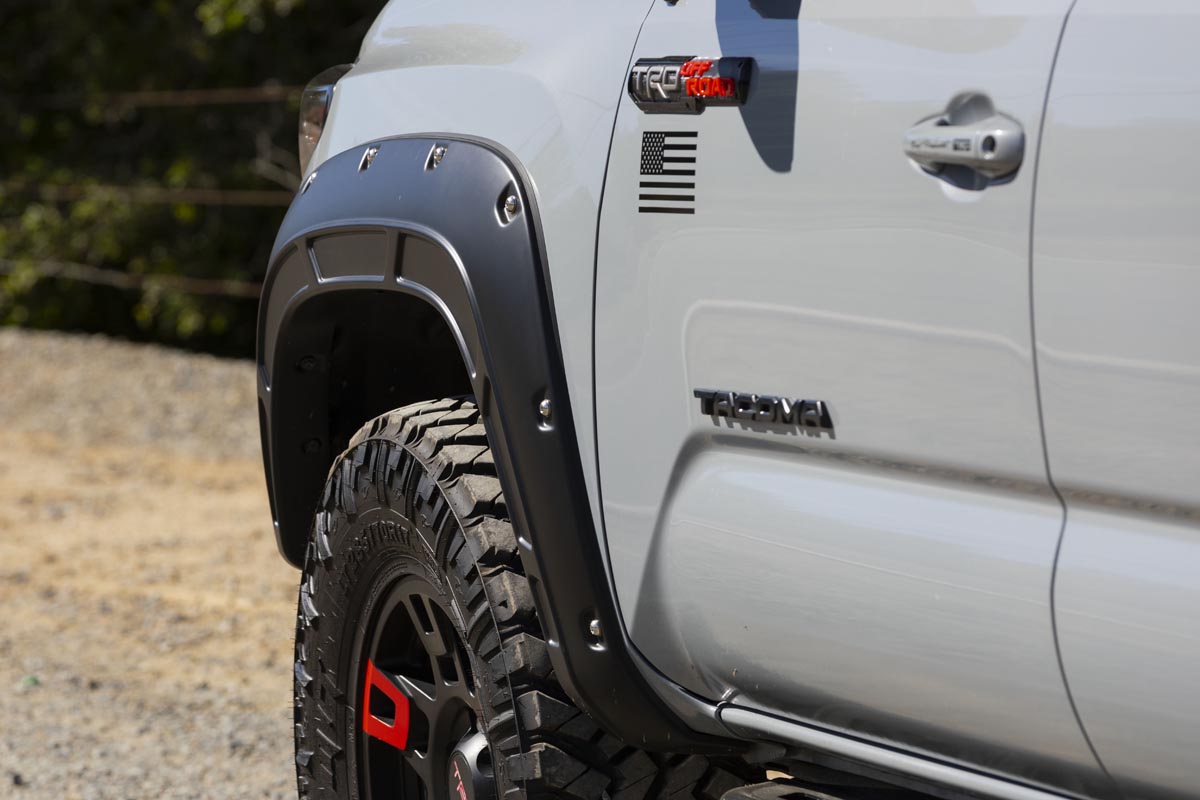 Defender-Kotflügelverbreiterungen | 8W2 Cavalry Blue | Toyota Tacoma 2WD/4WD (16–23) — Bild 6