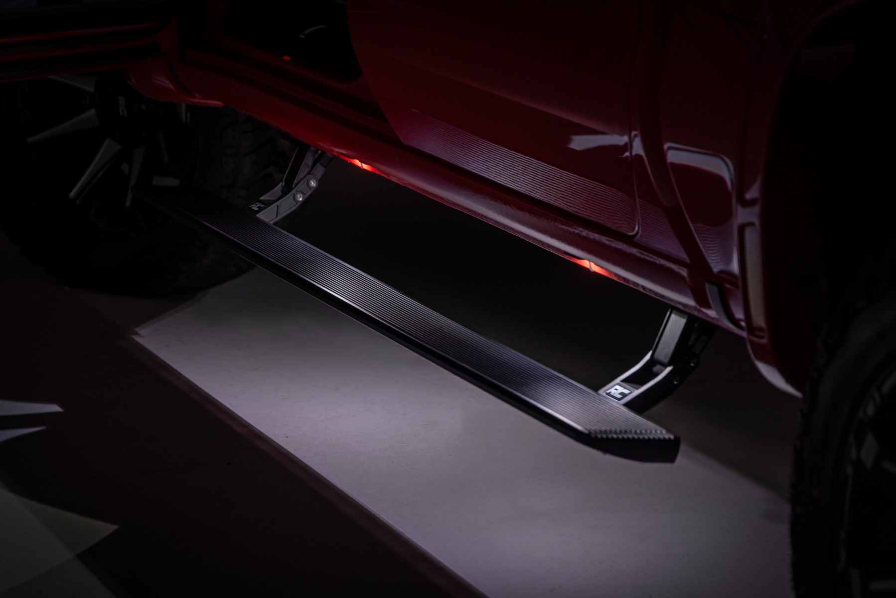 Power Running Boards | HT-Series | Crew Cab | Chevy/GMC 1500/2500HD/3500HD (19-26) — Bild 3