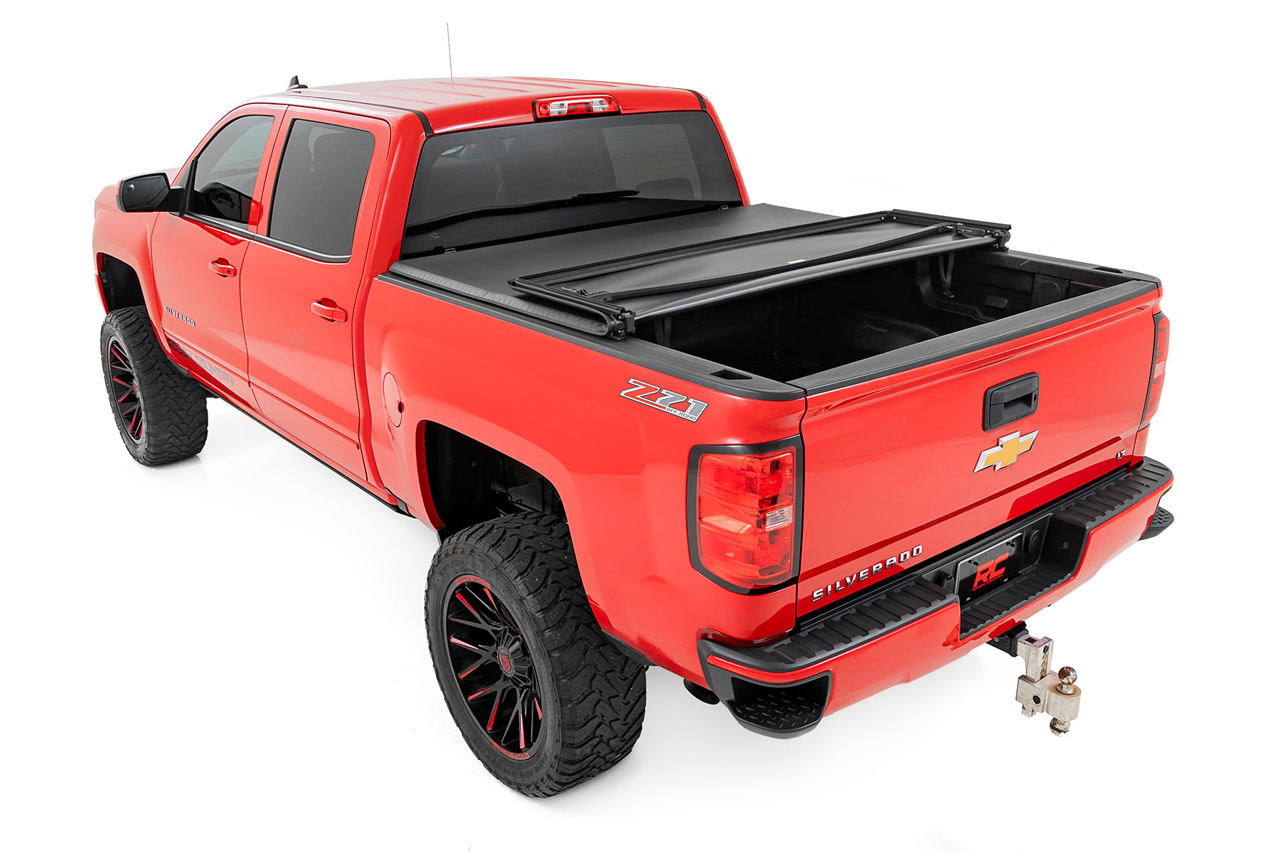 Weiche, dreifach faltbare Ladeflächenabdeckung | 5'9 Zoll Ladefläche | Chevy/GMC 1500 (14–18 & Classic) — Bild 3